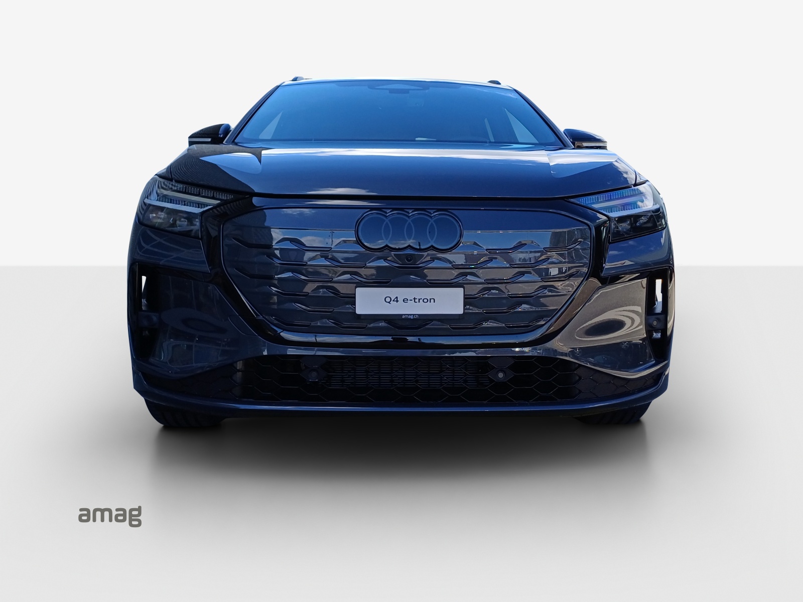 AUDI Q4 e-tron SUV quattro performance Swiss Ski-image-6
