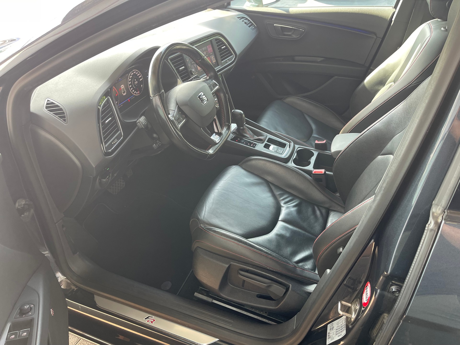 SEAT Leon 1.5 TSI EVO SWISS FR DSG-image-10