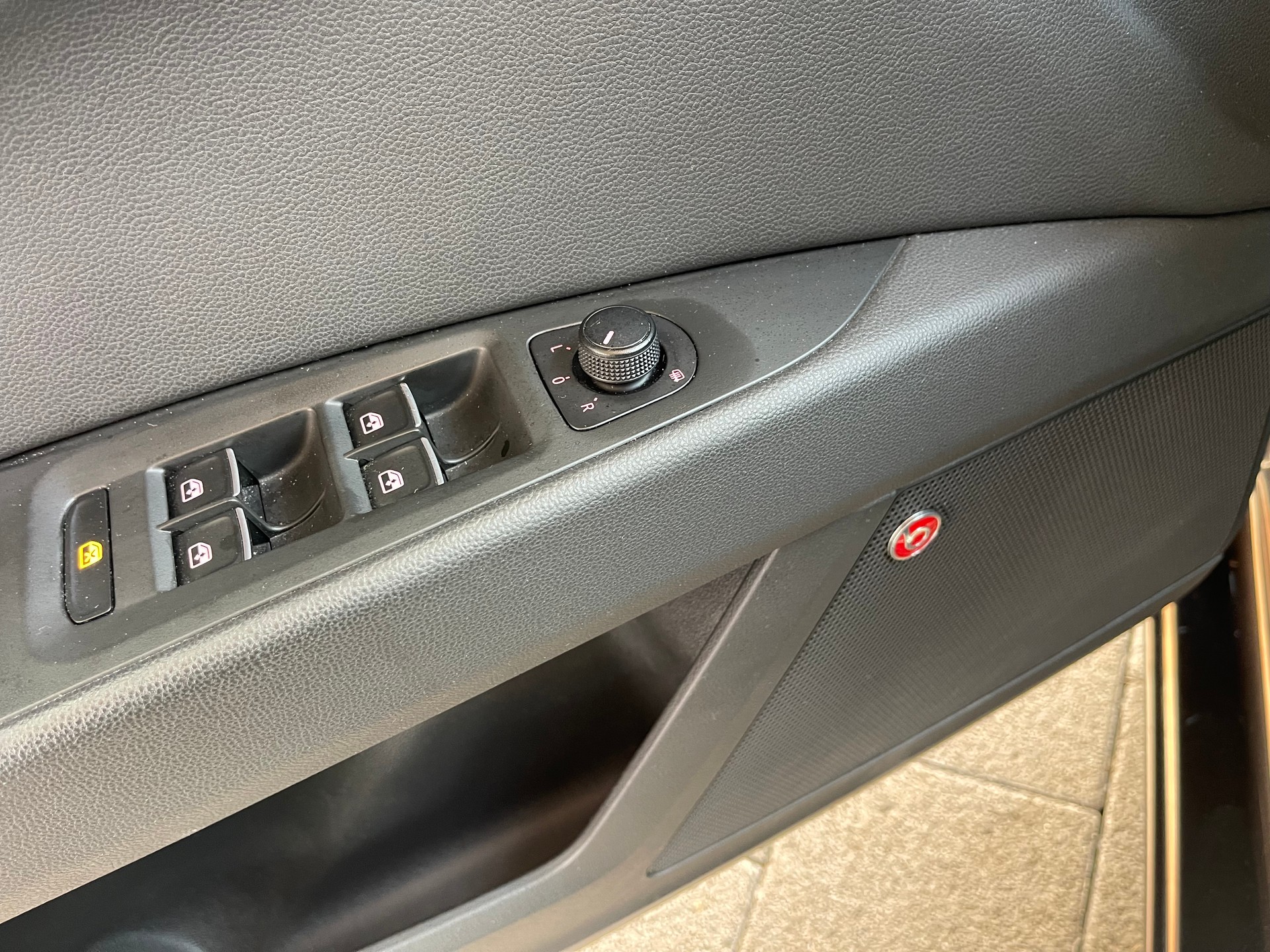 SEAT Leon 1.5 TSI EVO SWISS FR DSG-image-15