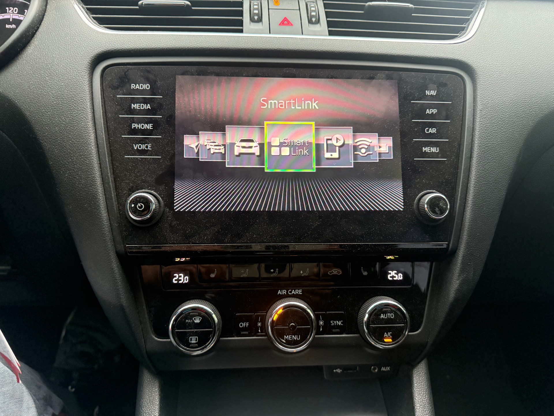 SKODA Octavia Combi 1.6 TDI Ambition-image-12