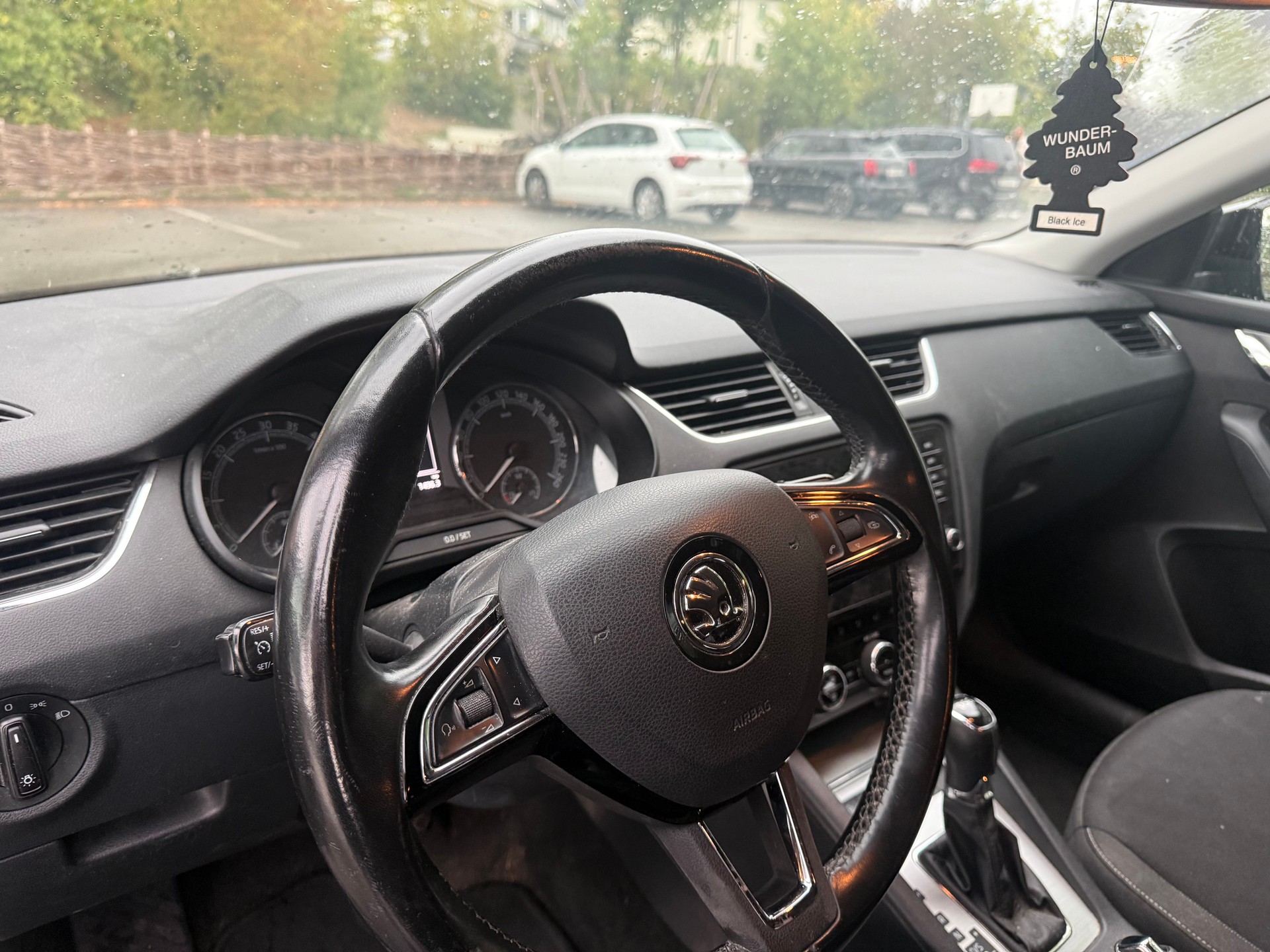 SKODA Octavia Combi 1.6 TDI Ambition-image-10