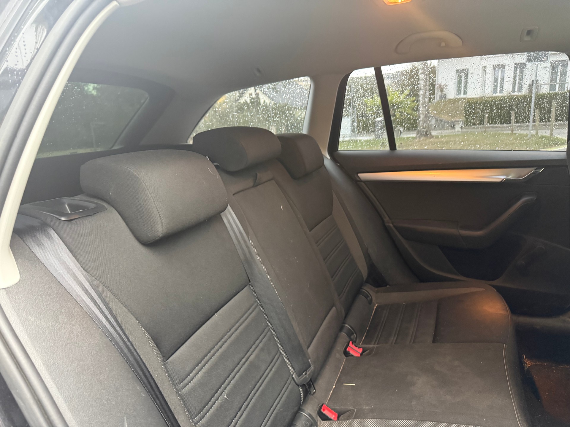 SKODA Octavia Combi 1.6 TDI Ambition-image-6
