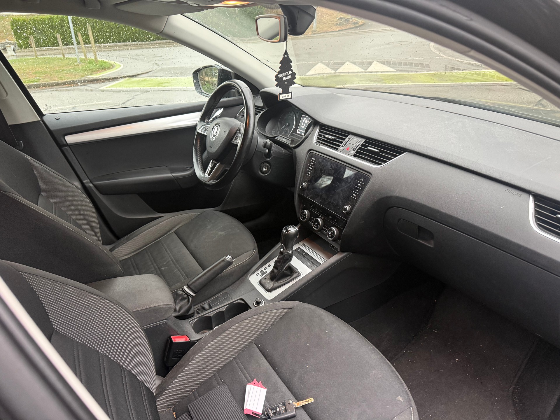 SKODA Octavia Combi 1.6 TDI Ambition-image-9