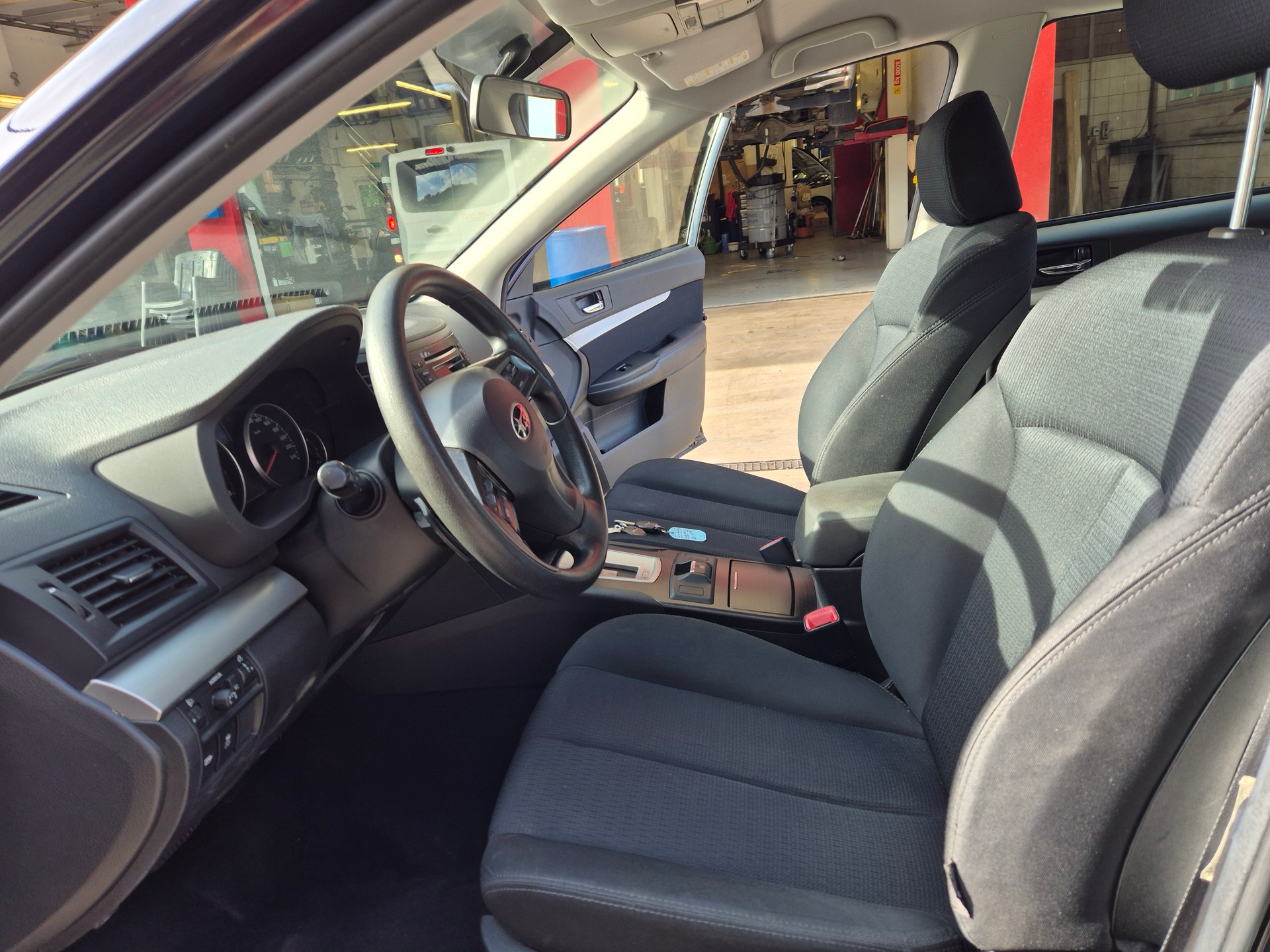 SUBARU Legacy 2.0i Swiss AWD Lineartronic-image-8