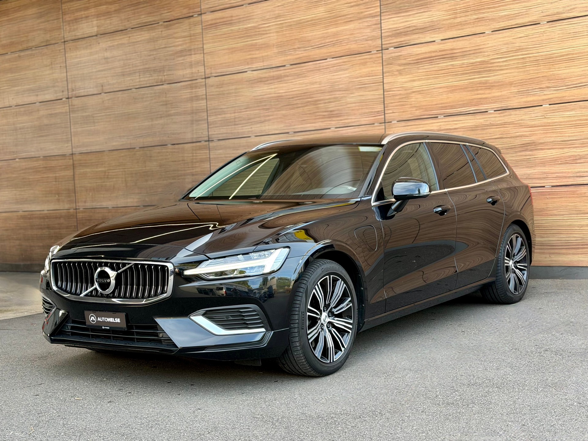 VOLVO V60 T6 eAWD Twin Engine Inscription Geartronic - CH Fahrzeug - 10 Jahre/150000 Km Gratis Service --image-0