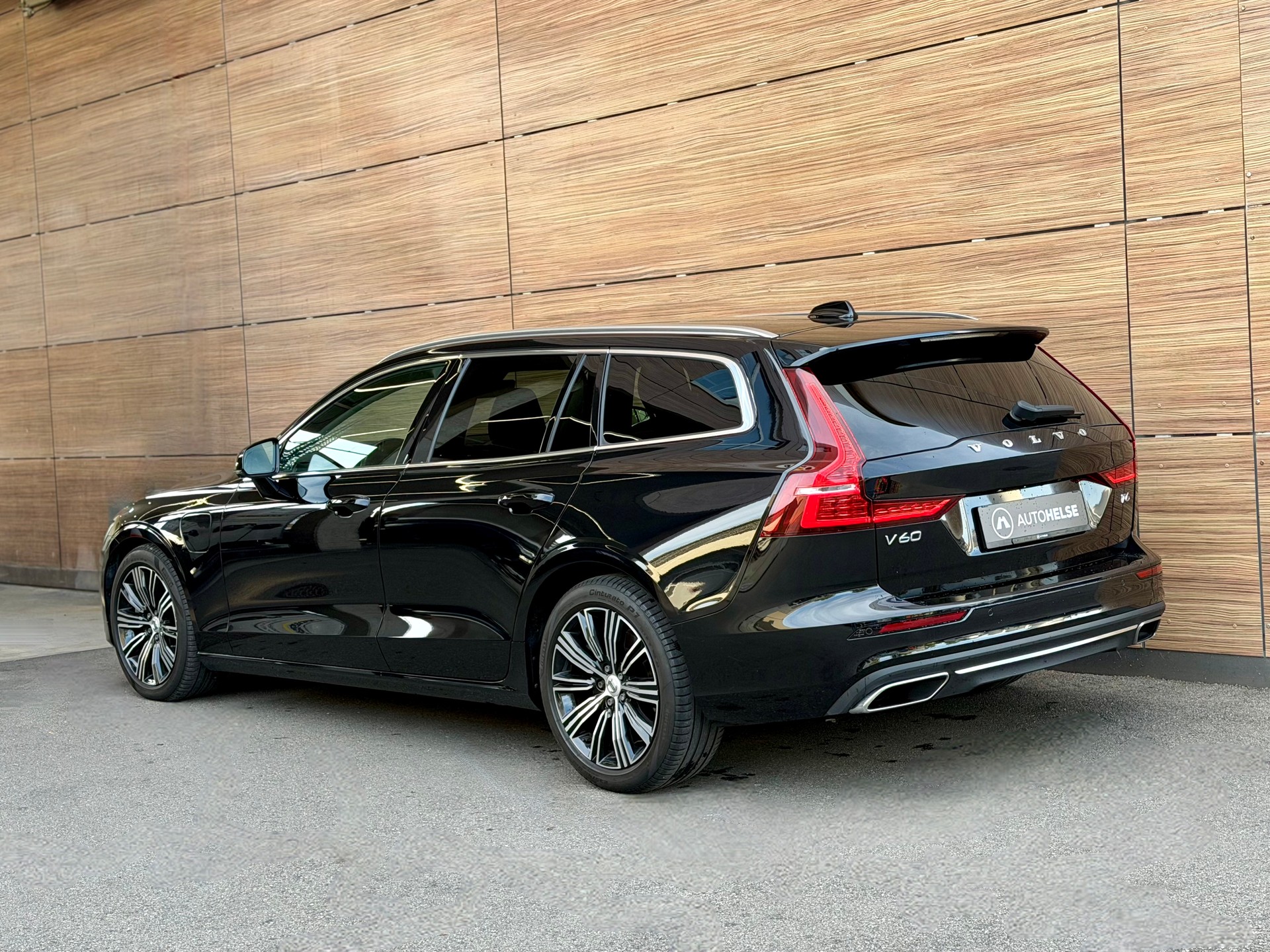 VOLVO V60 T6 eAWD Twin Engine Inscription Geartronic - CH Fahrzeug - 10 Jahre/150000 Km Gratis Service --image-4