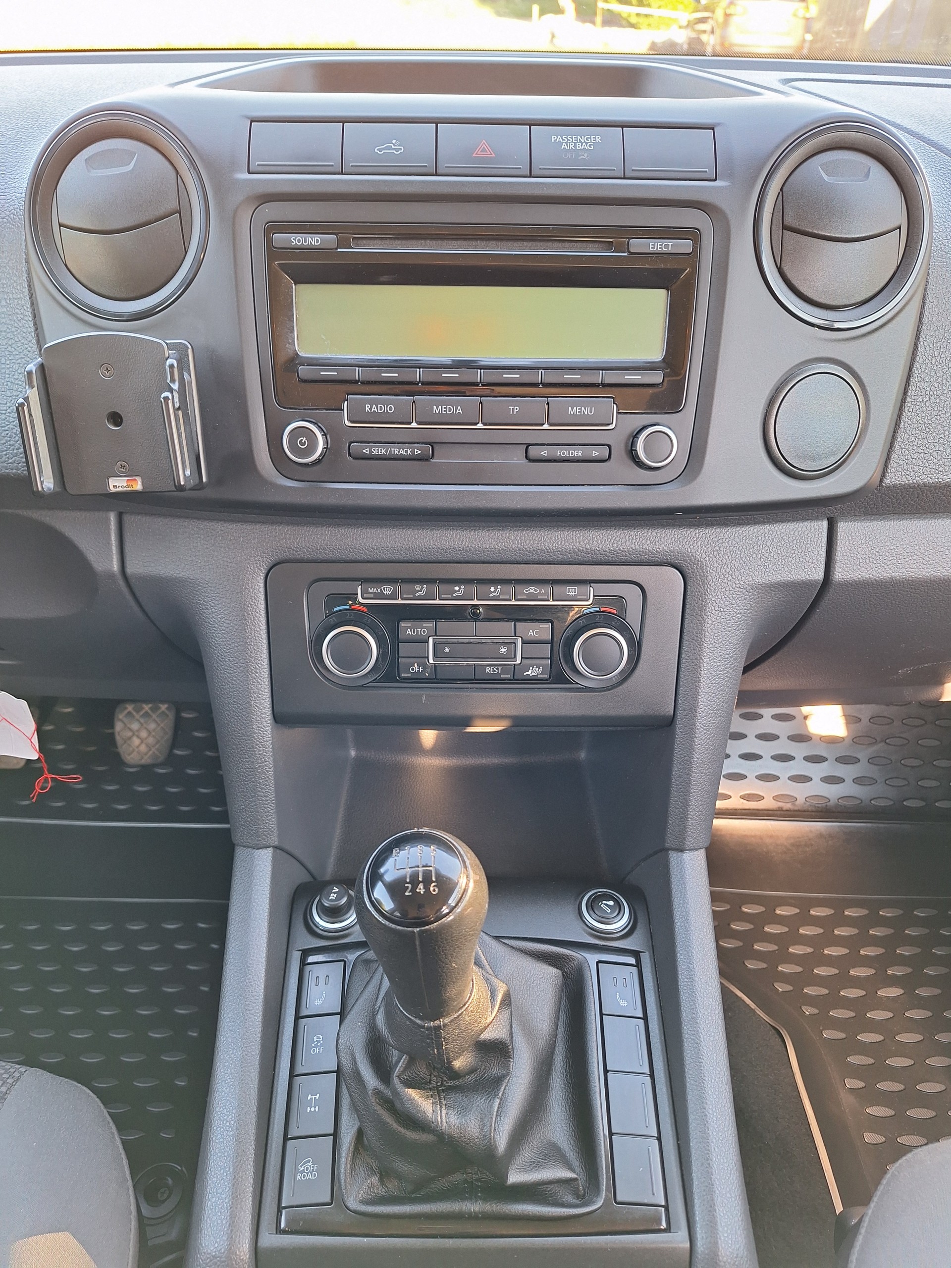 VW AMAROK-image-10