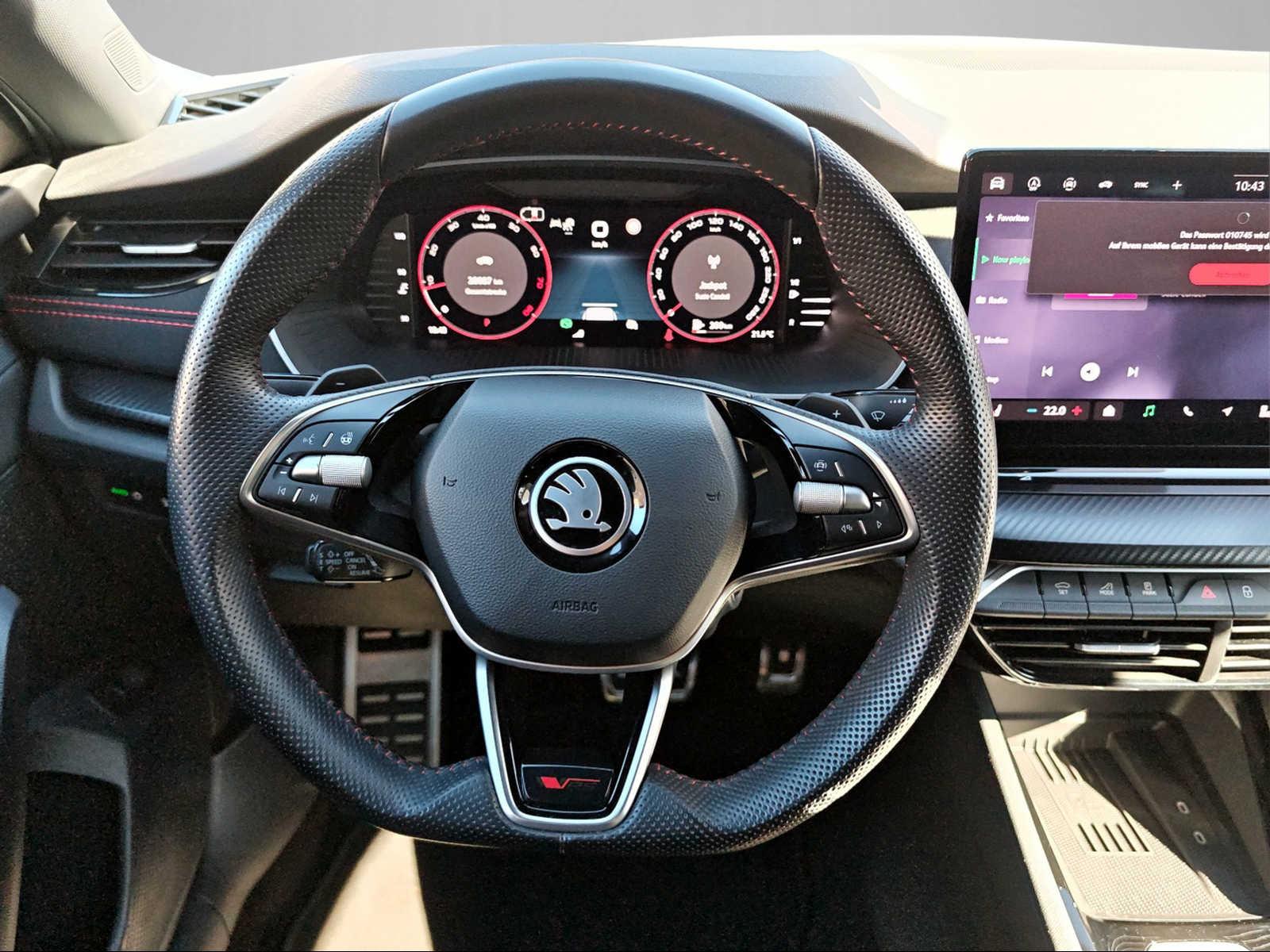 SKODA Octavia Combi 2.0 TSI RS DSG-image-11