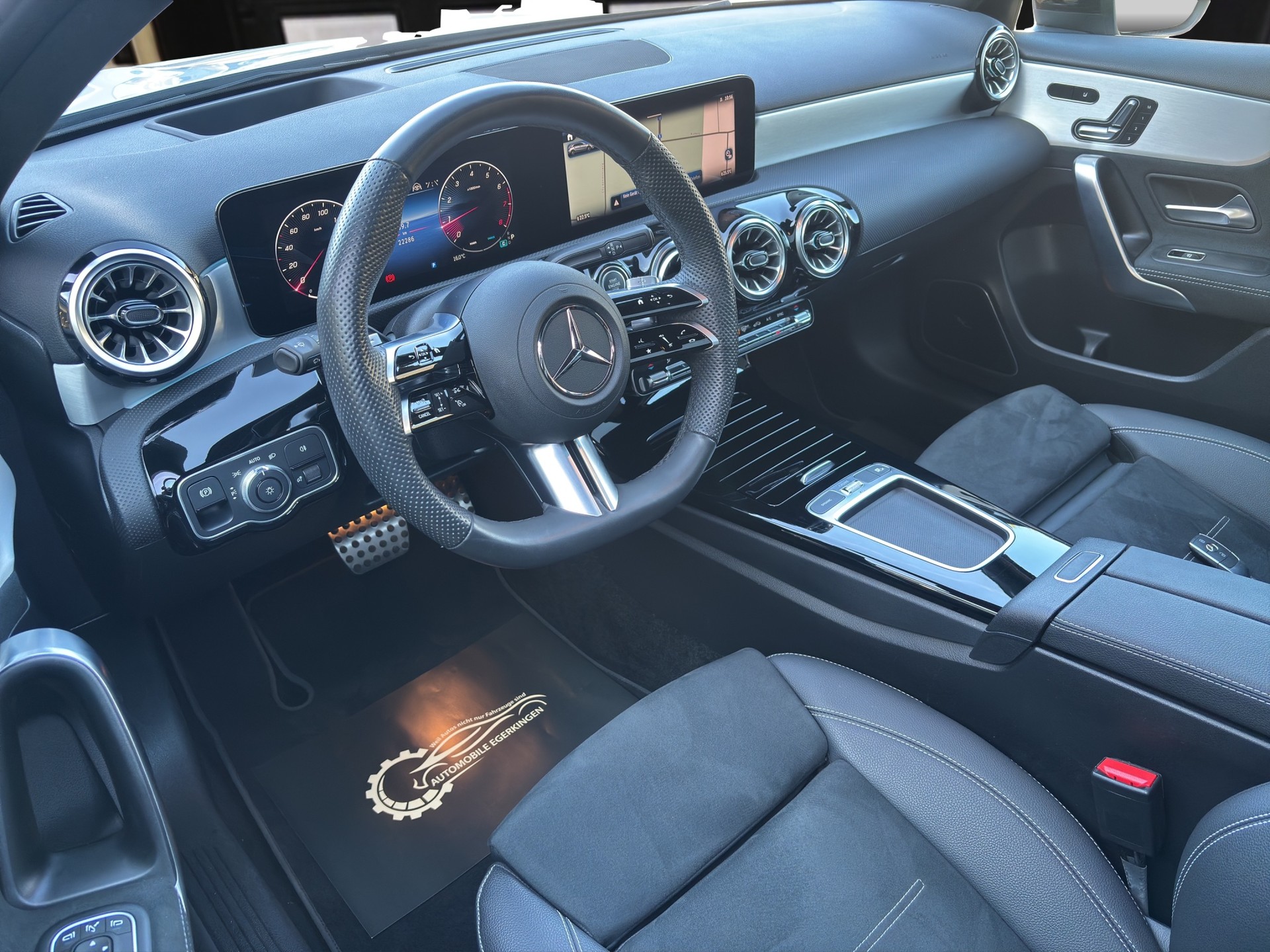 MERCEDES-BENZ A 250 AMG Line 4m-image-8