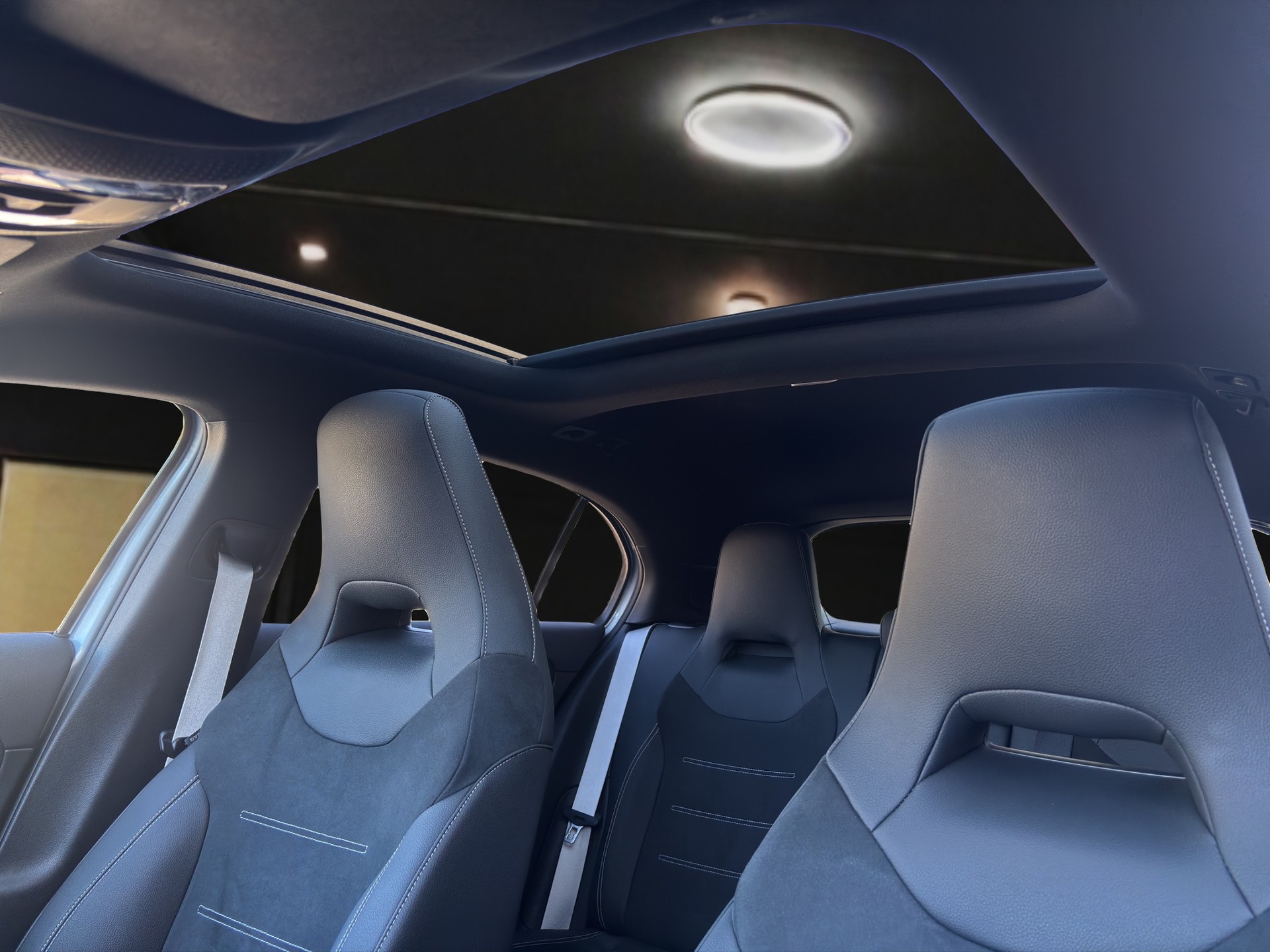 MERCEDES-BENZ A 250 AMG Line 4m-image-12