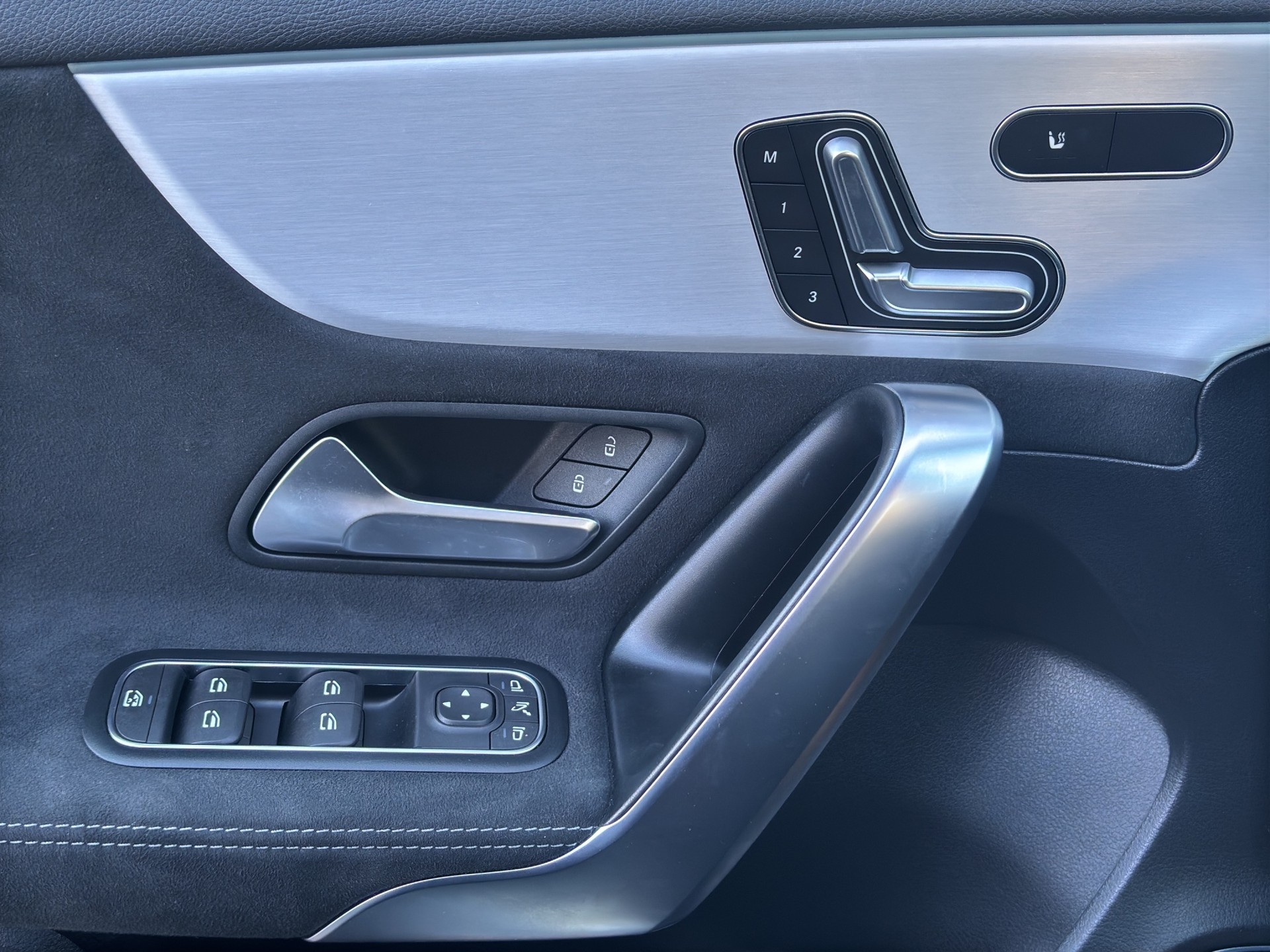 MERCEDES-BENZ A 250 AMG Line 4m-image-17