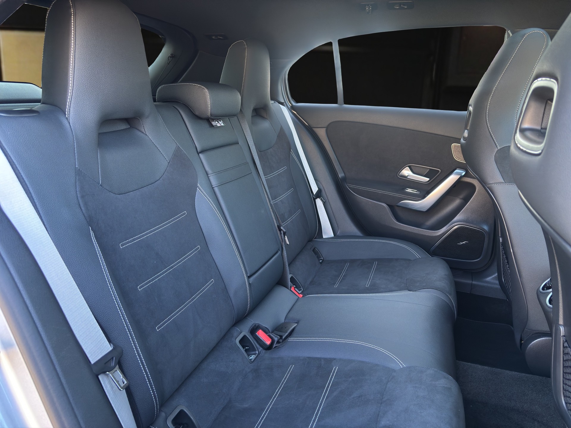 MERCEDES-BENZ A 250 AMG Line 4m-image-13