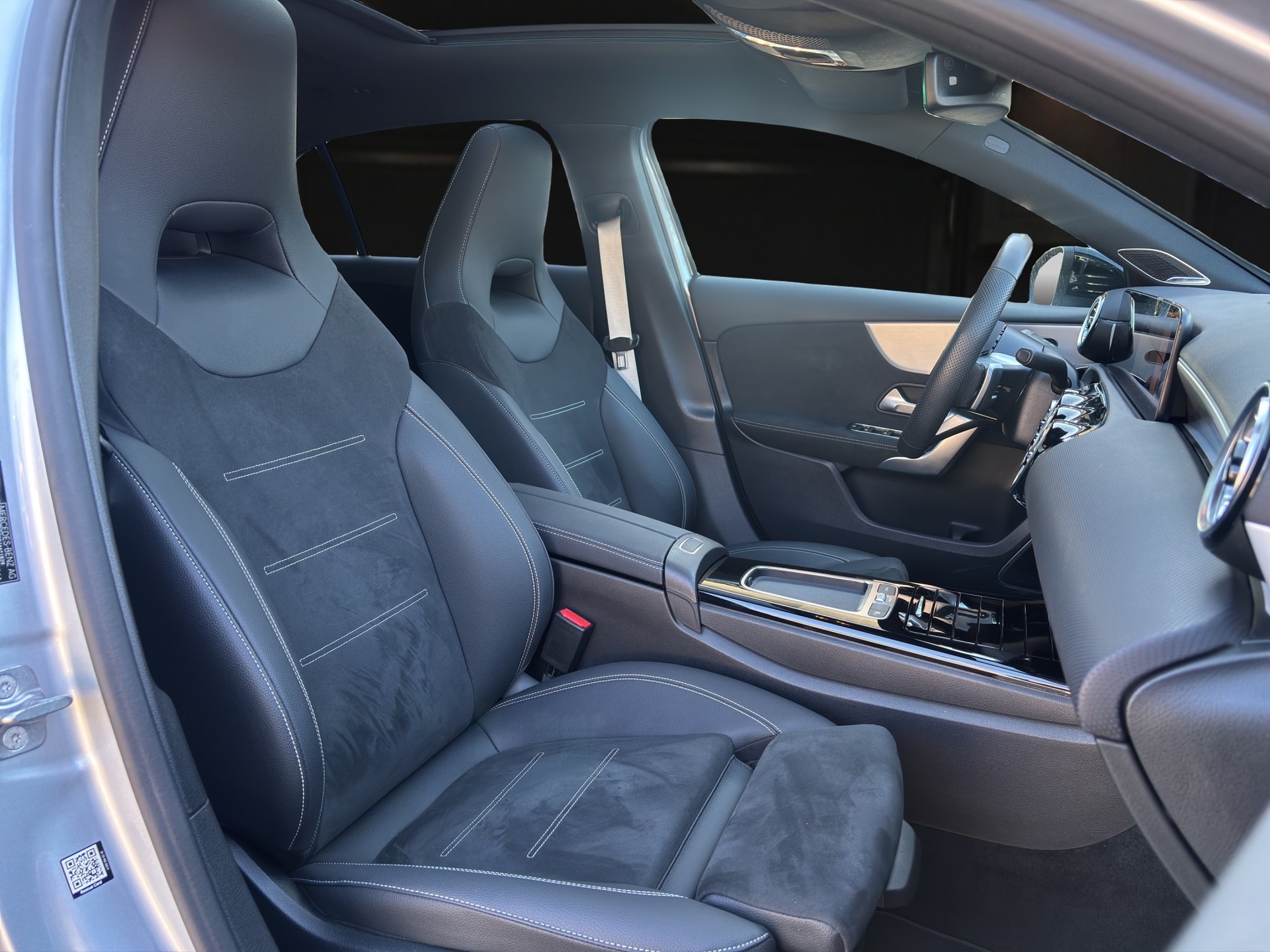 MERCEDES-BENZ A 250 AMG Line 4m-image-9