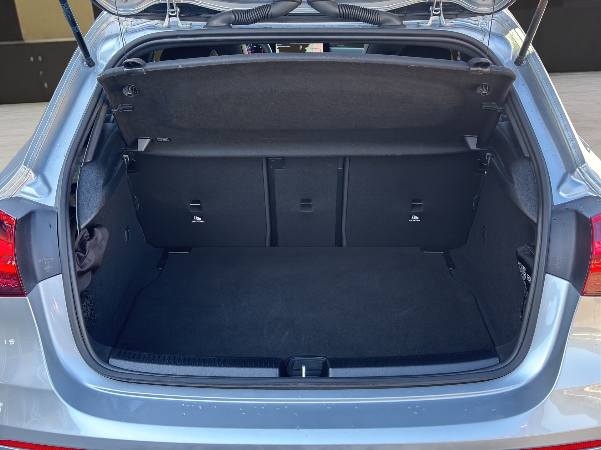 MERCEDES-BENZ A 250 AMG Line 4m-image-14