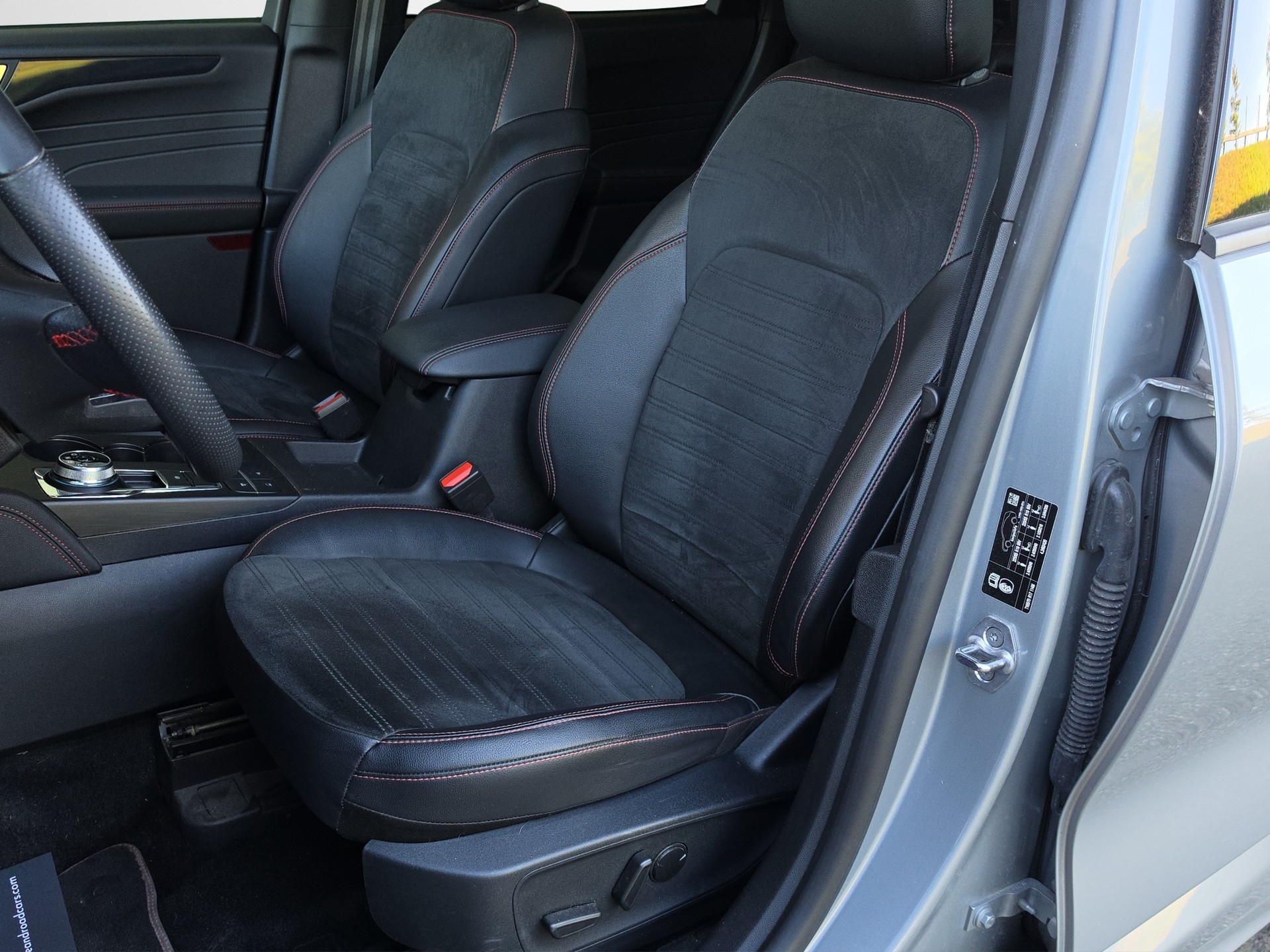 FORD Kuga 2.5 Hybrid ST-Line X 4x4-image-14
