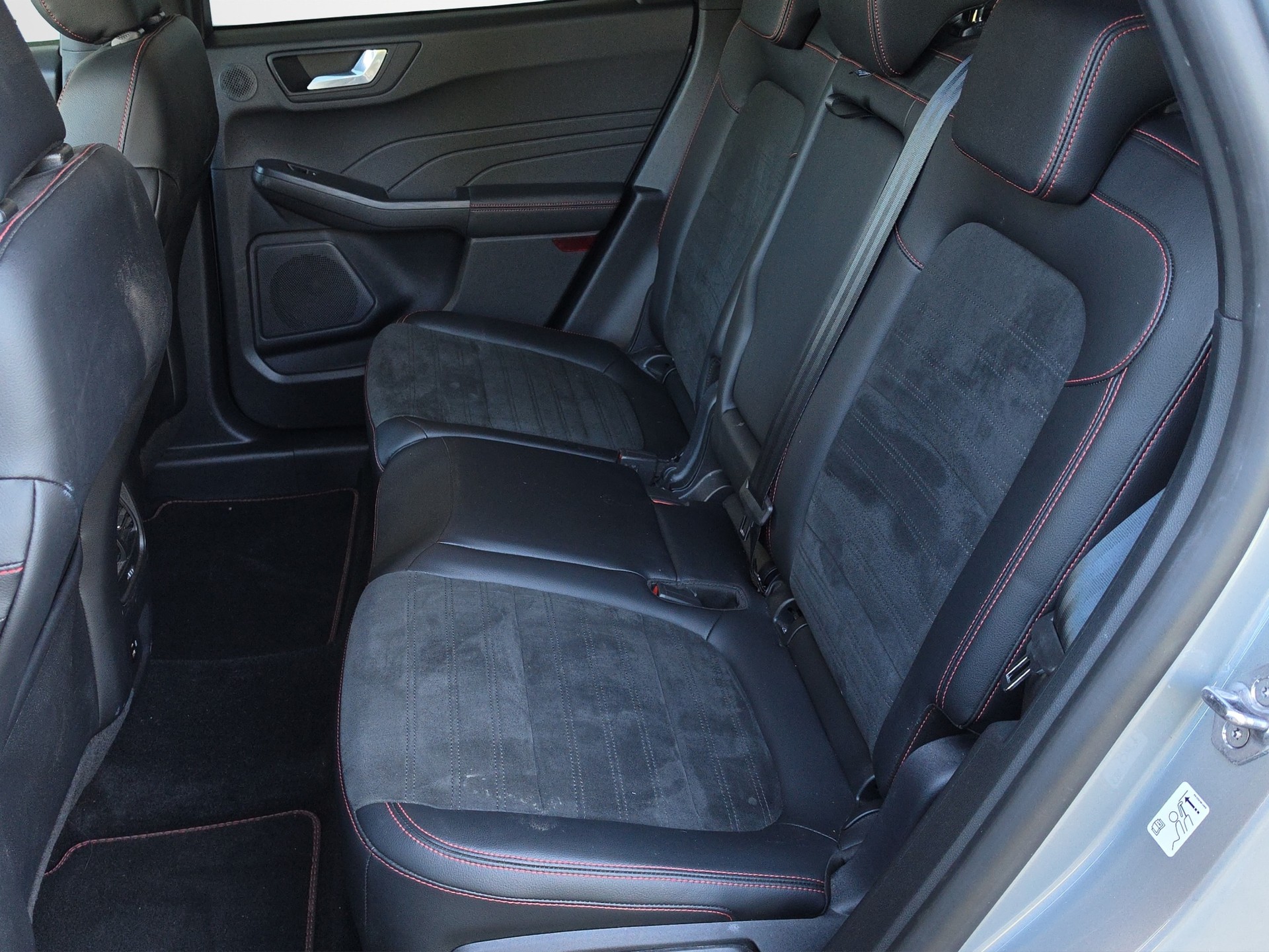 FORD Kuga 2.5 Hybrid ST-Line X 4x4-image-17