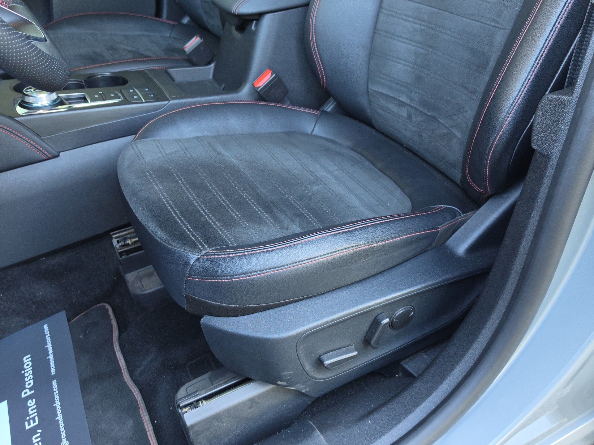 FORD Kuga 2.5 Hybrid ST-Line X 4x4-image-16