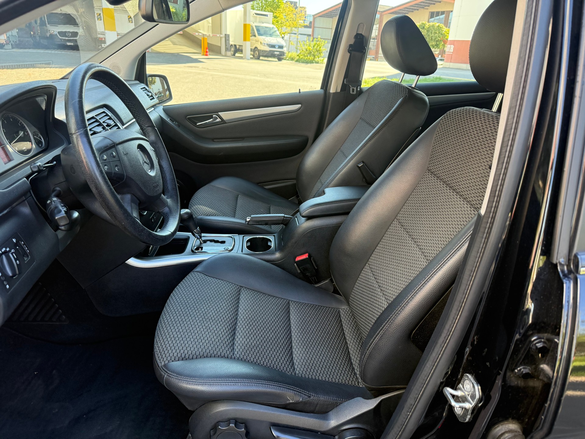 MERCEDES-BENZ B 180 (170) NGT BlueEfficiency Autotronic-image-5