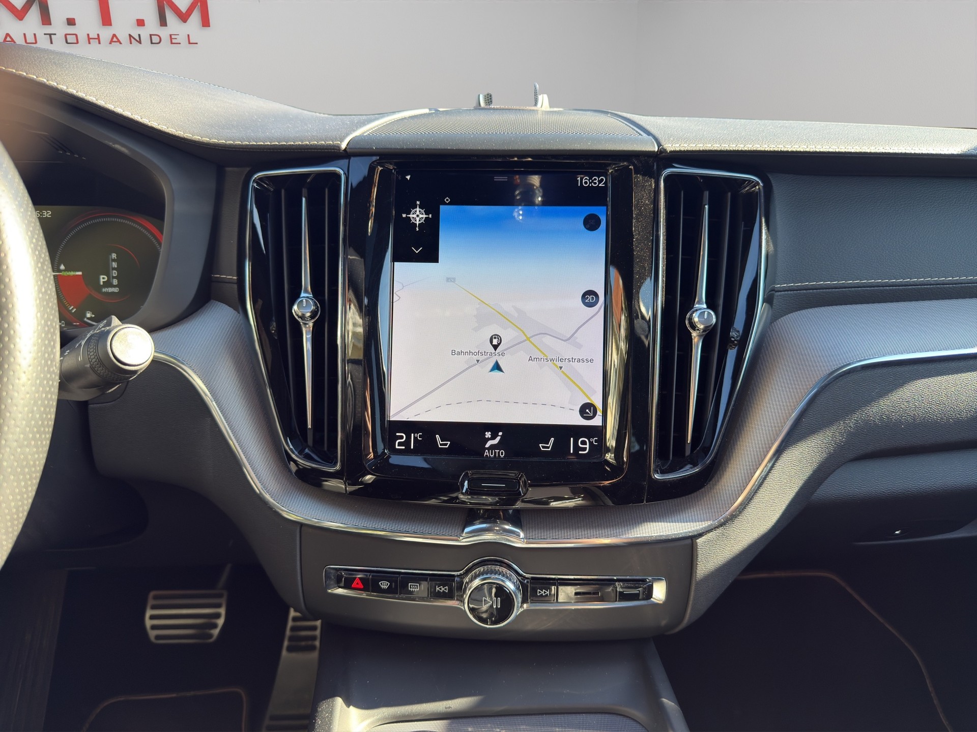 VOLVO XC60 T8 eAWD R-Design Geartronic-image-20