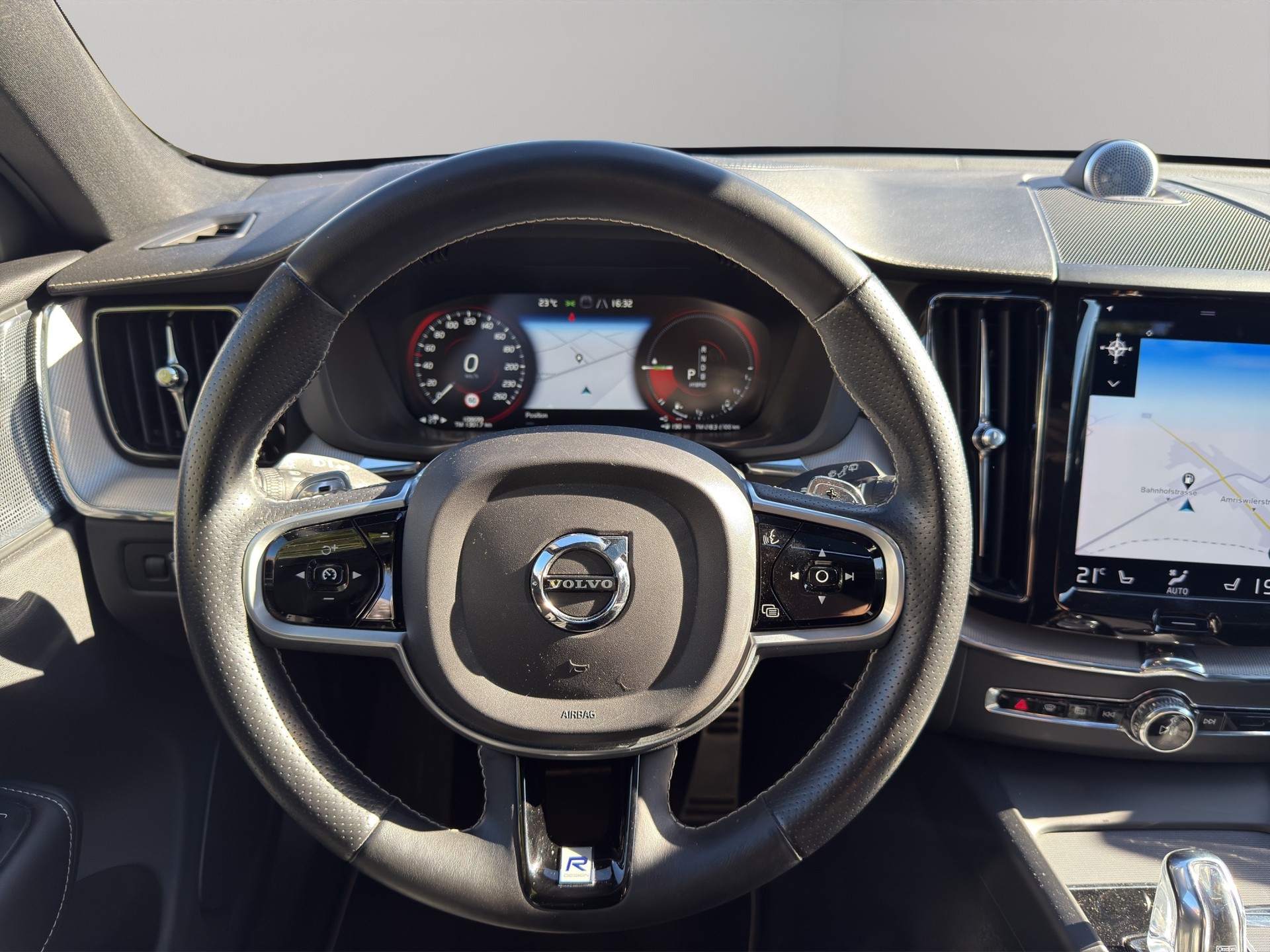 VOLVO XC60 T8 eAWD R-Design Geartronic-image-16