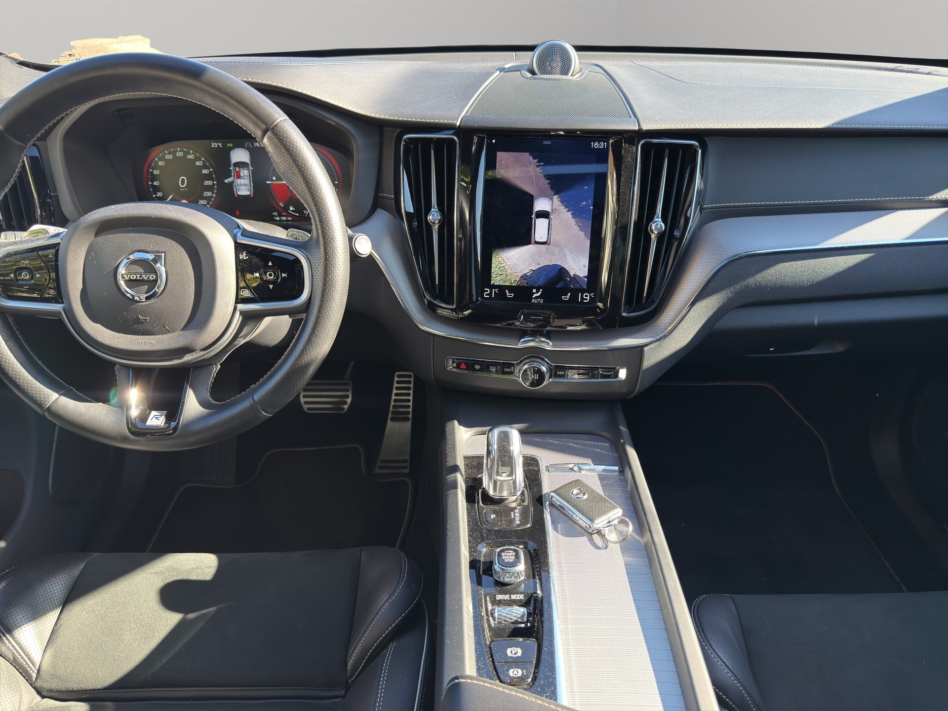 VOLVO XC60 T8 eAWD R-Design Geartronic-image-19