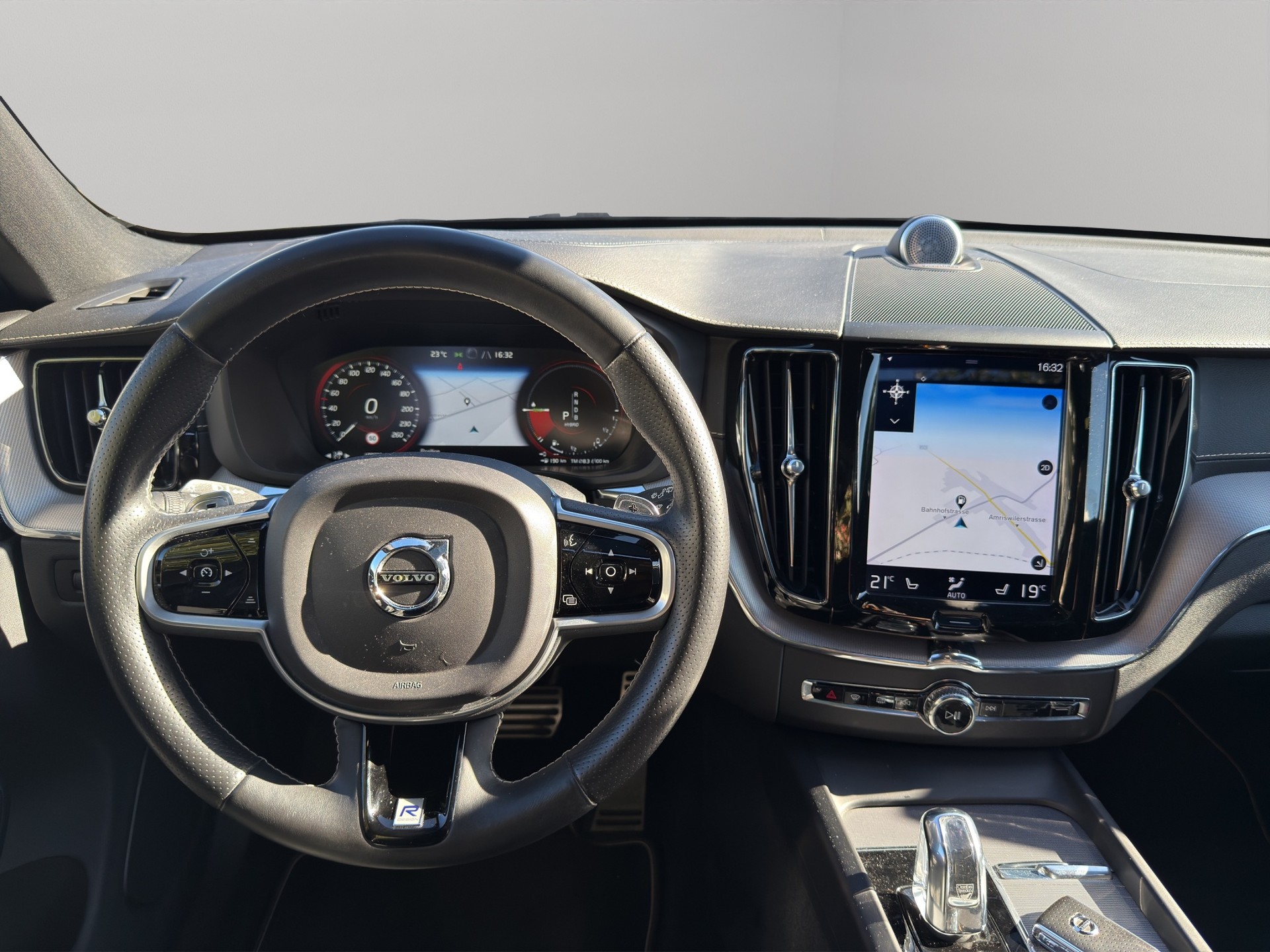 VOLVO XC60 T8 eAWD R-Design Geartronic-image-15