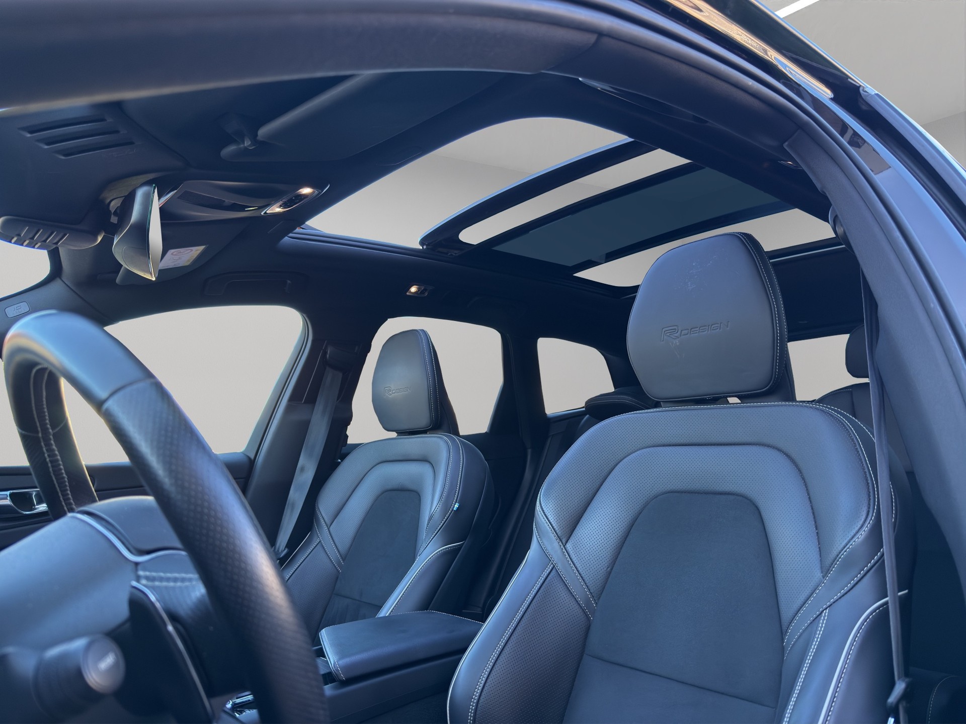 VOLVO XC60 T8 eAWD R-Design Geartronic-image-23