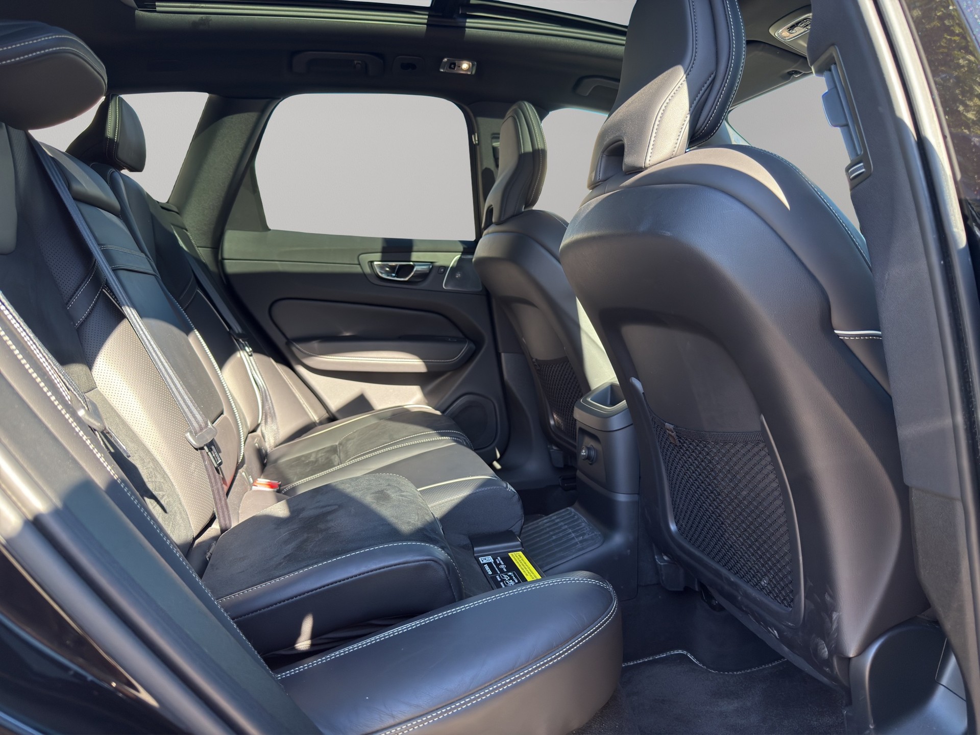 VOLVO XC60 T8 eAWD R-Design Geartronic-image-22