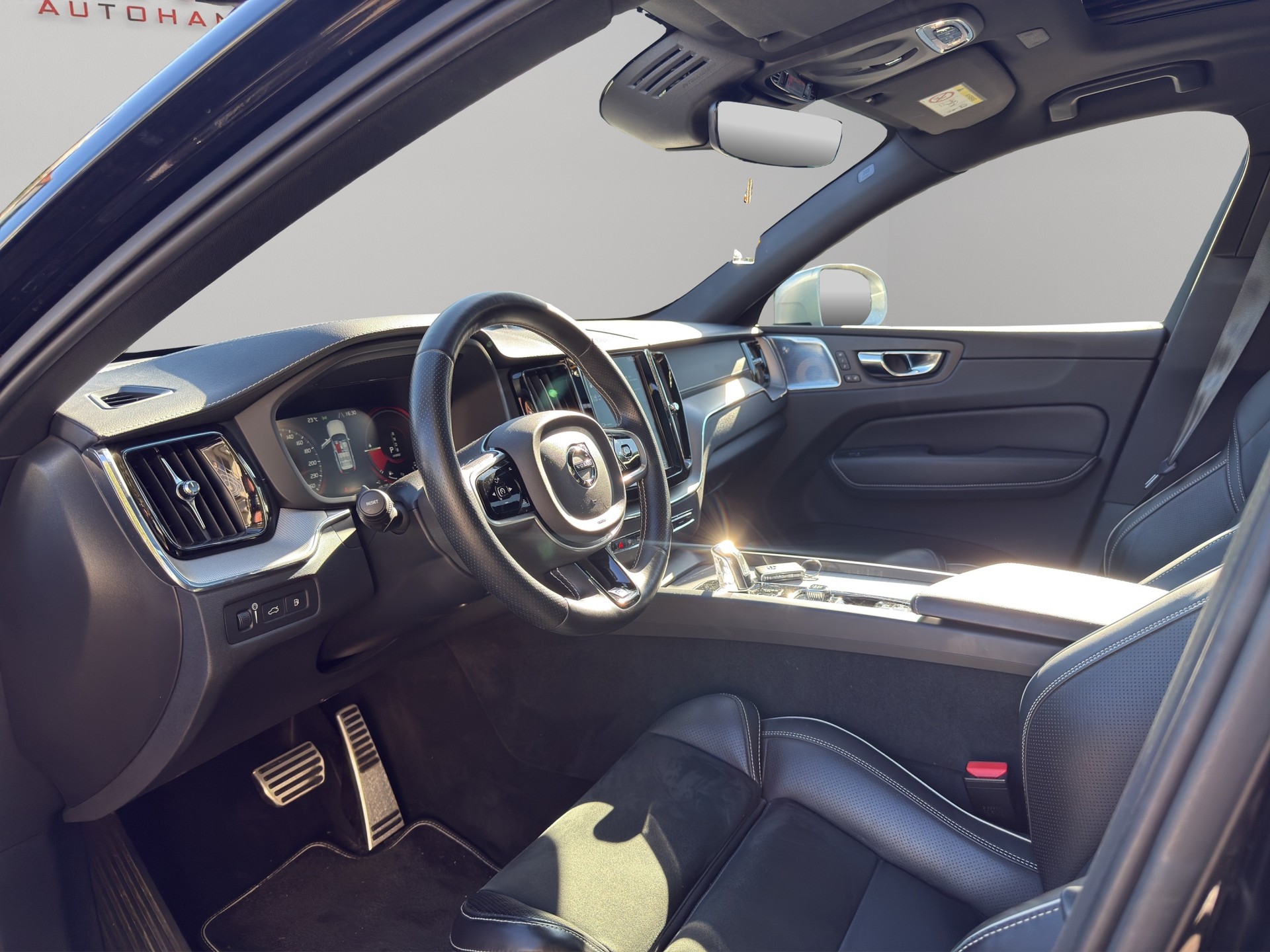 VOLVO XC60 T8 eAWD R-Design Geartronic-image-14