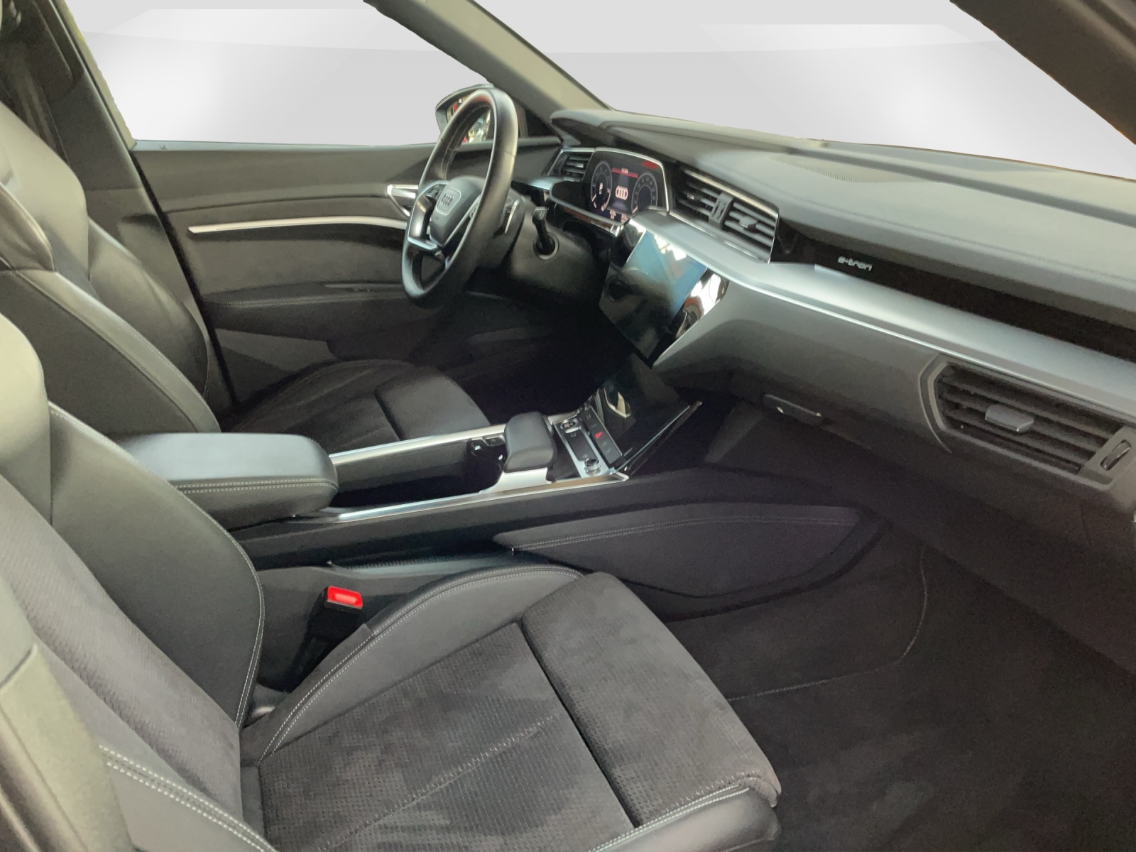 AUDI e-tron 55 Advanced quattro-image-13