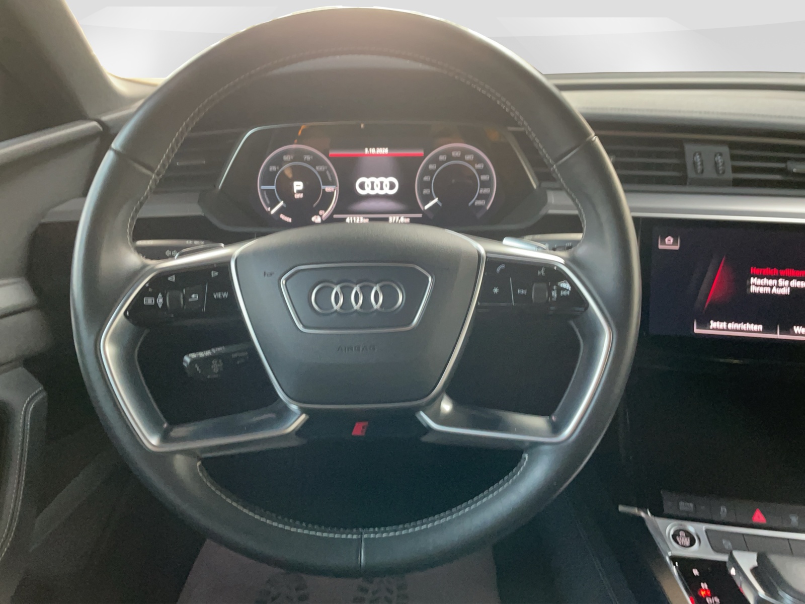AUDI e-tron 55 Advanced quattro-image-10
