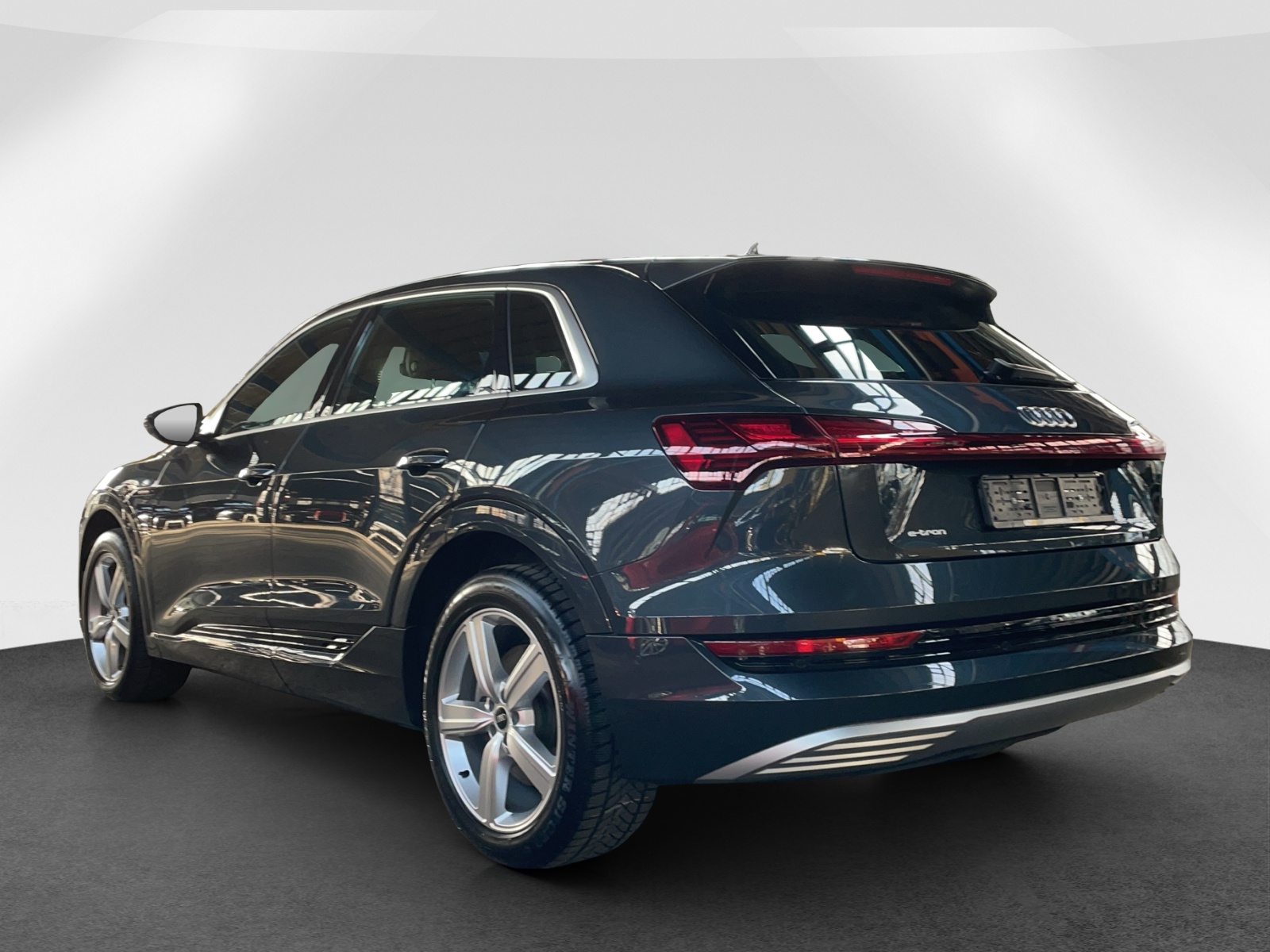 AUDI e-tron 55 Advanced quattro-image-4