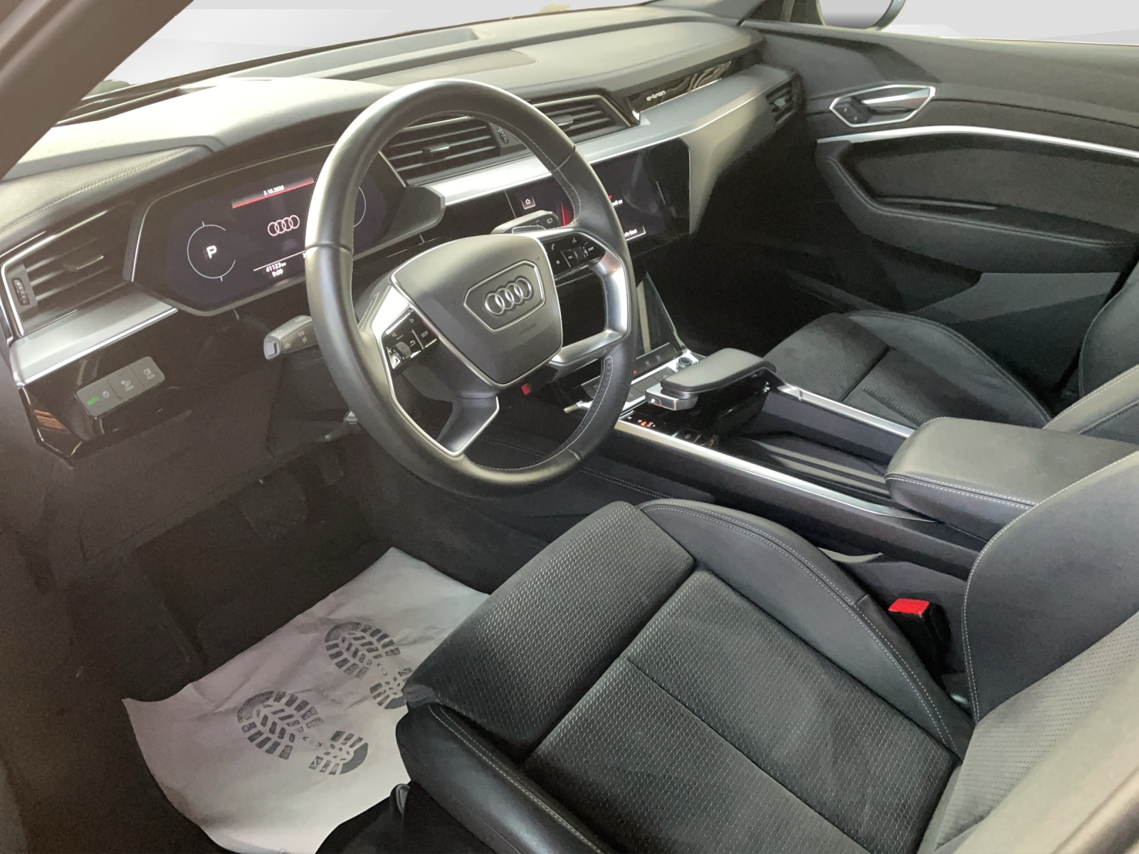 AUDI e-tron 55 Advanced quattro-image-8