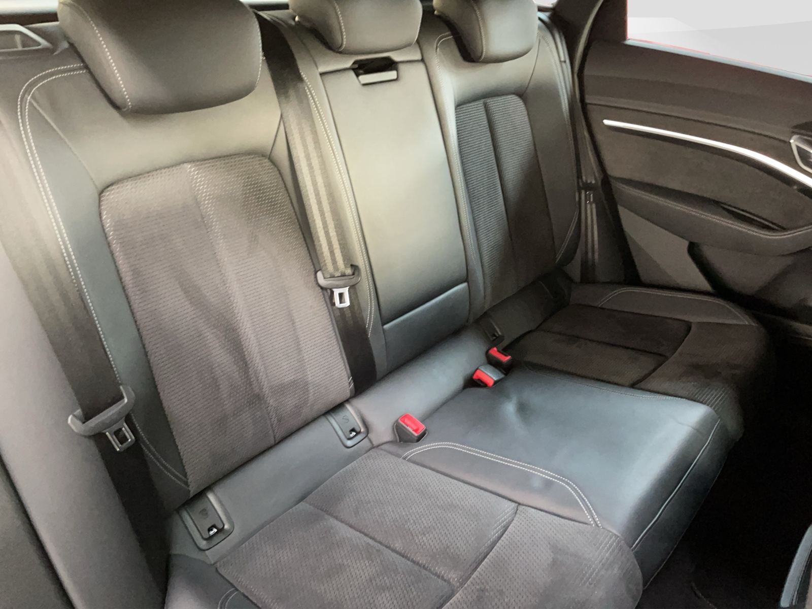 AUDI e-tron 55 Advanced quattro-image-14