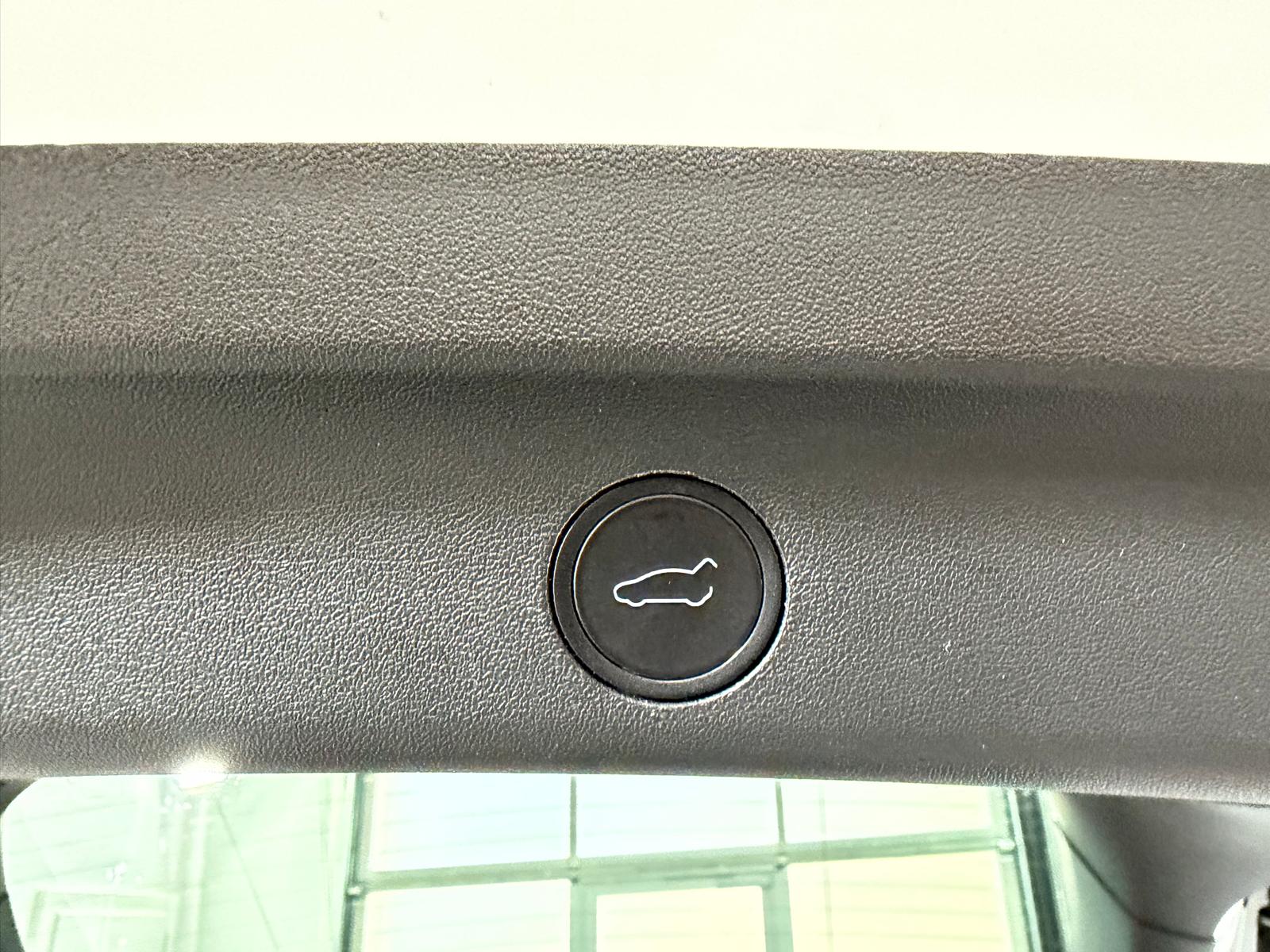 TESLA Model Y Performance - 1ère main-image-24