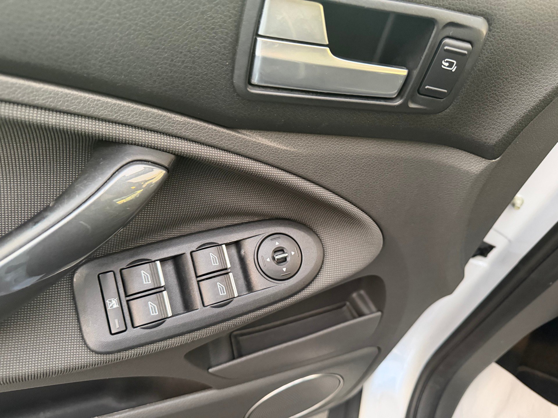 FORD Kuga 2.5 Turbo Titanium 4WD Automatic-image-8