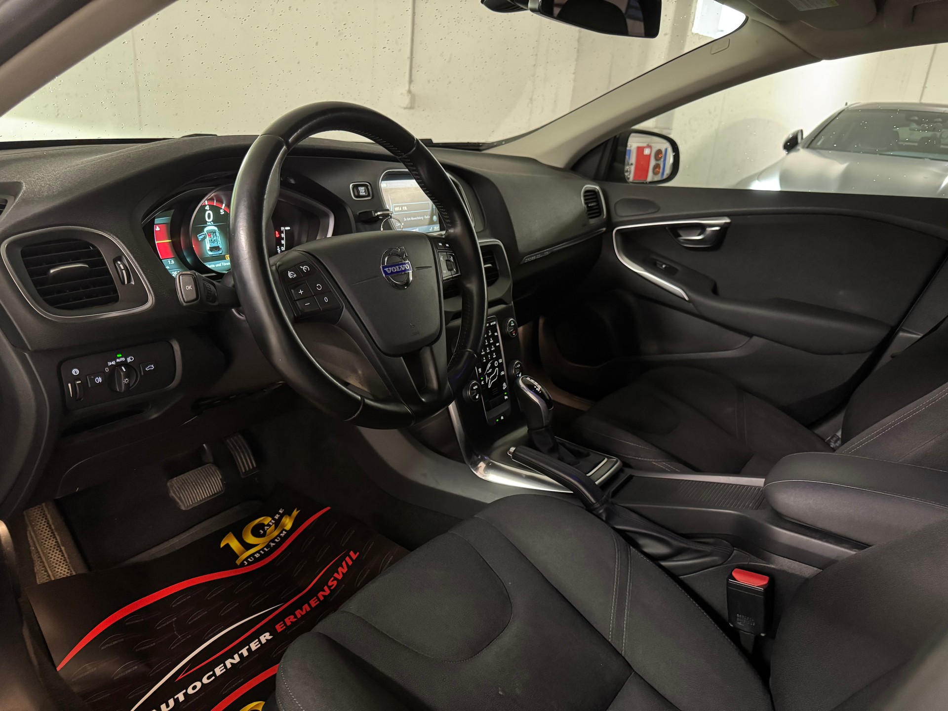 VOLVO V40 Cross Country T4 2.0 AWD Momentum Geartronic-image-8