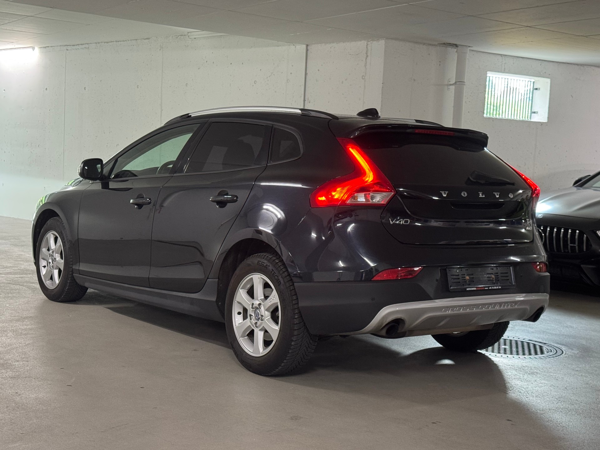 VOLVO V40 Cross Country T4 2.0 AWD Momentum Geartronic-image-4