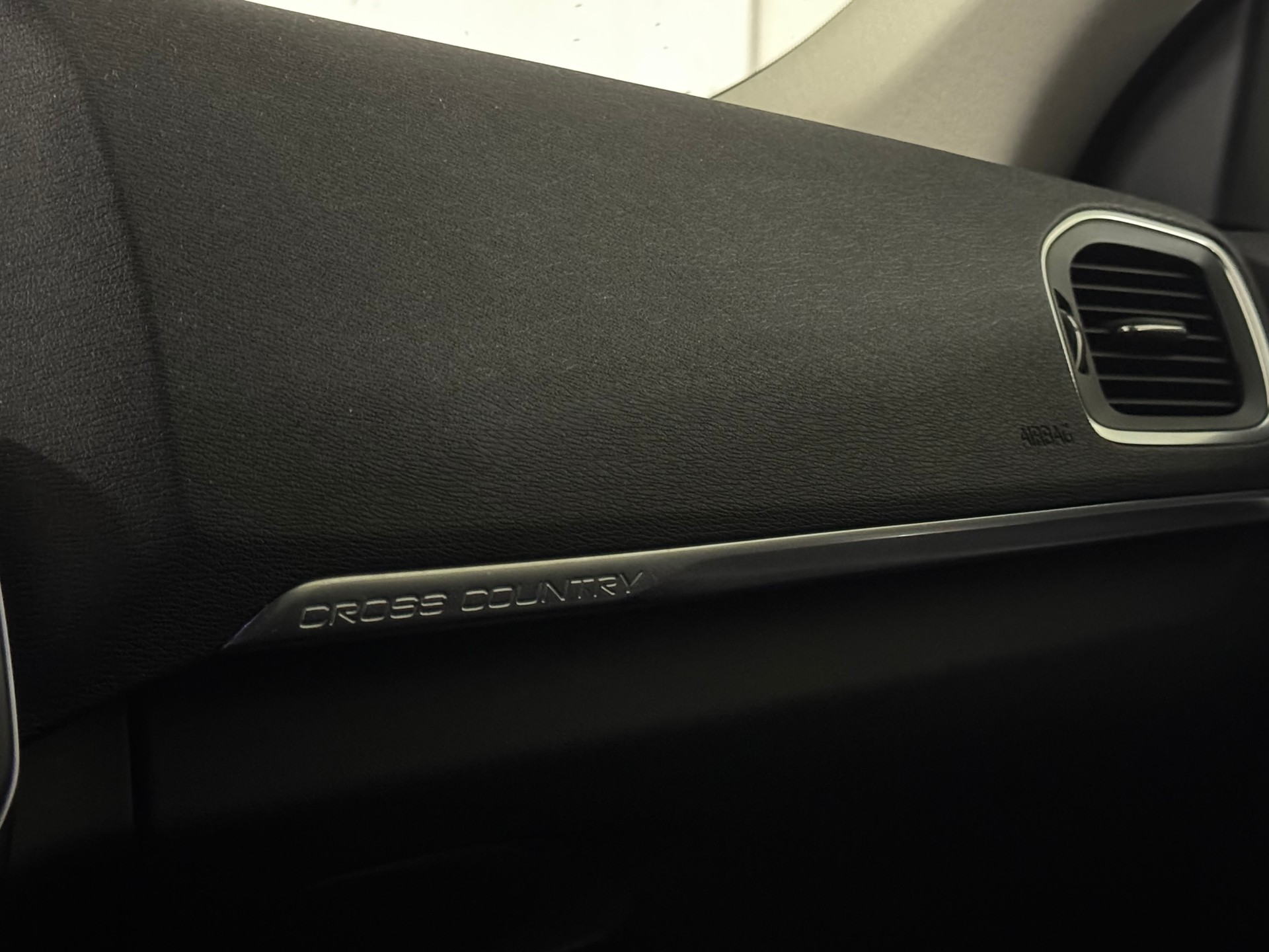 VOLVO V40 Cross Country T4 2.0 AWD Momentum Geartronic-image-15