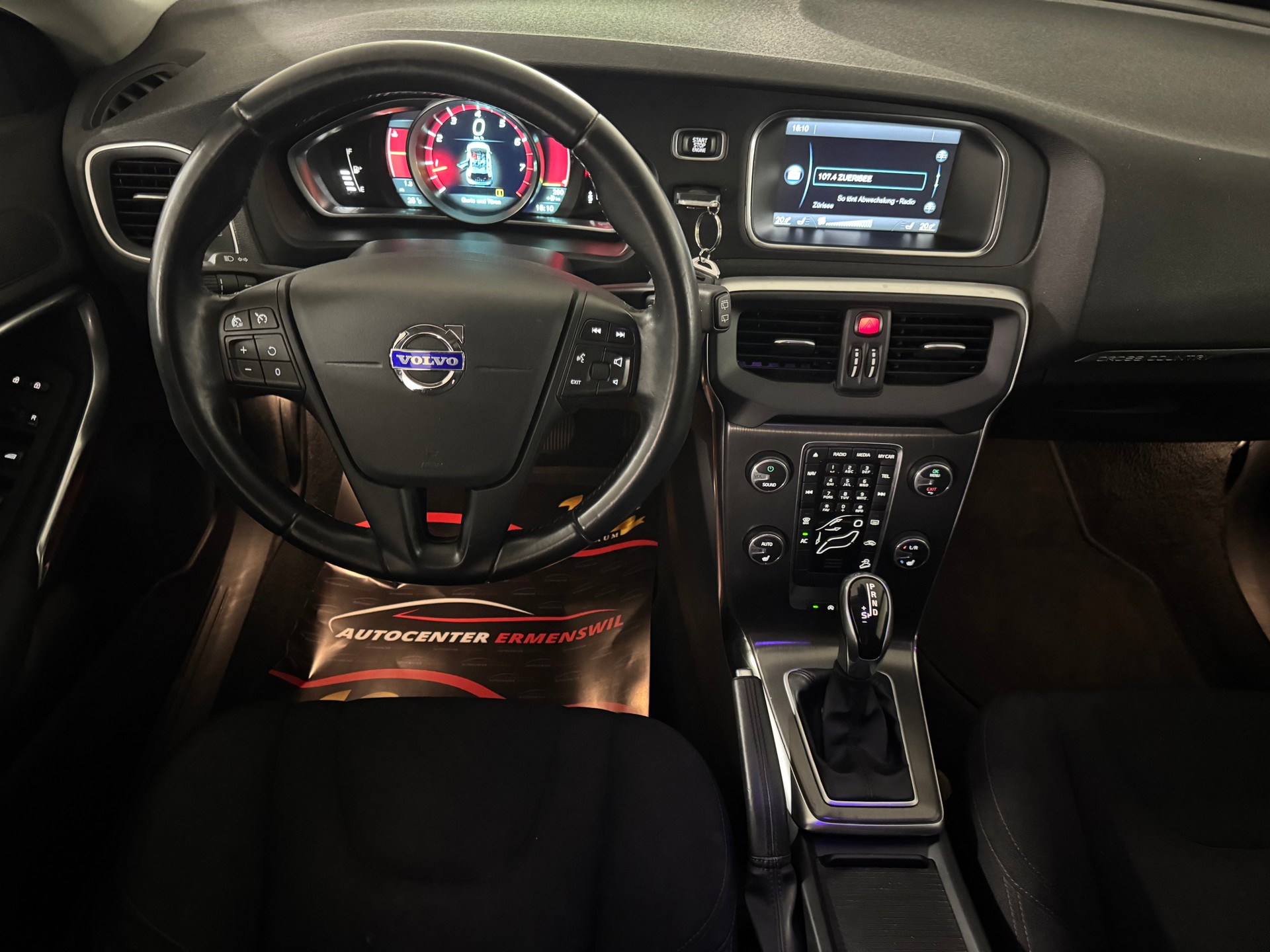VOLVO V40 Cross Country T4 2.0 AWD Momentum Geartronic-image-11