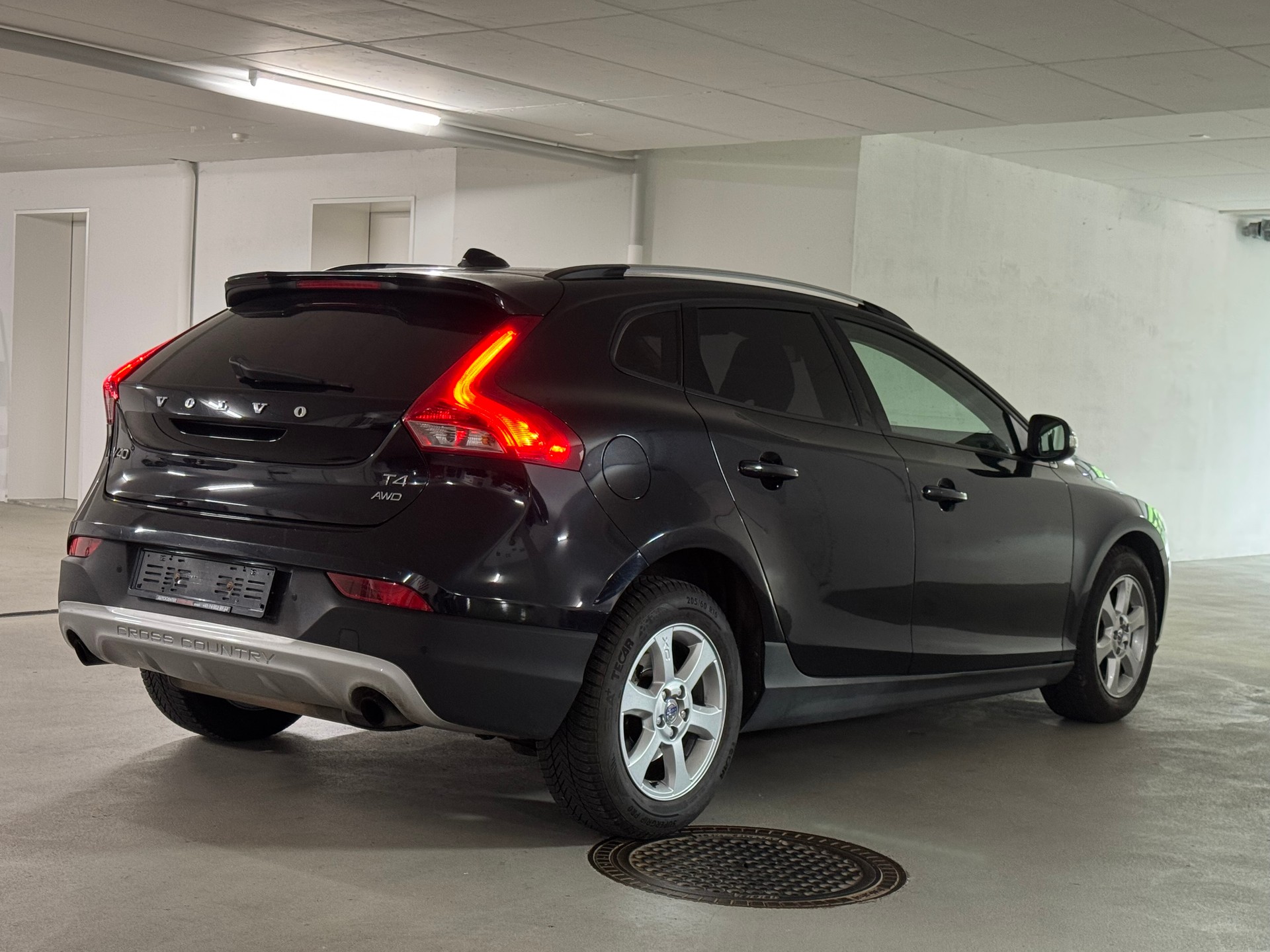 VOLVO V40 Cross Country T4 2.0 AWD Momentum Geartronic-image-6