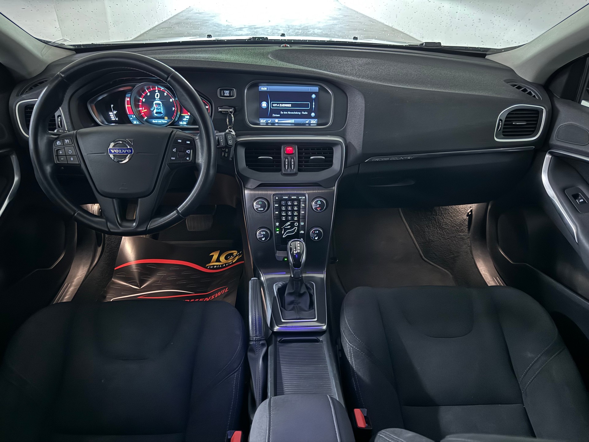 VOLVO V40 Cross Country T4 2.0 AWD Momentum Geartronic-image-10