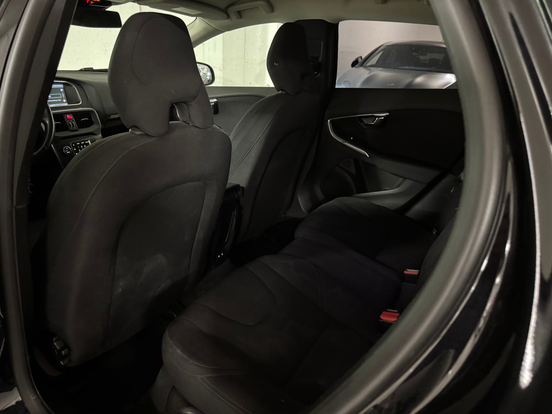 VOLVO V40 Cross Country T4 2.0 AWD Momentum Geartronic-image-14