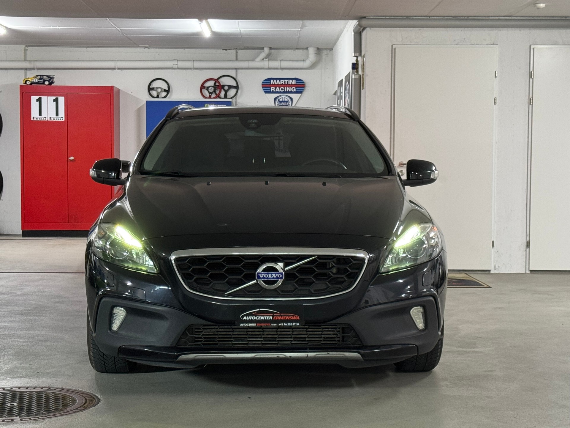 VOLVO V40 Cross Country T4 2.0 AWD Momentum Geartronic-image-1