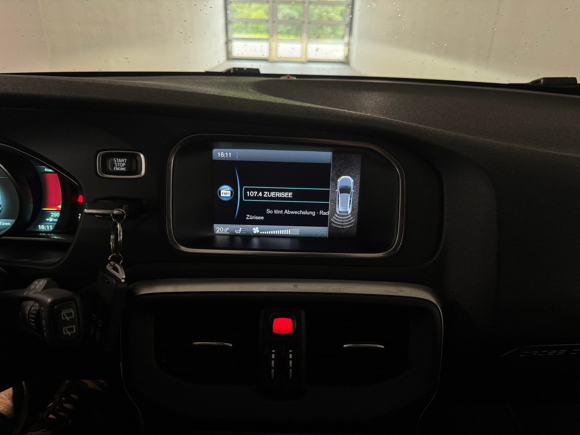 VOLVO V40 Cross Country T4 2.0 AWD Momentum Geartronic-image-13