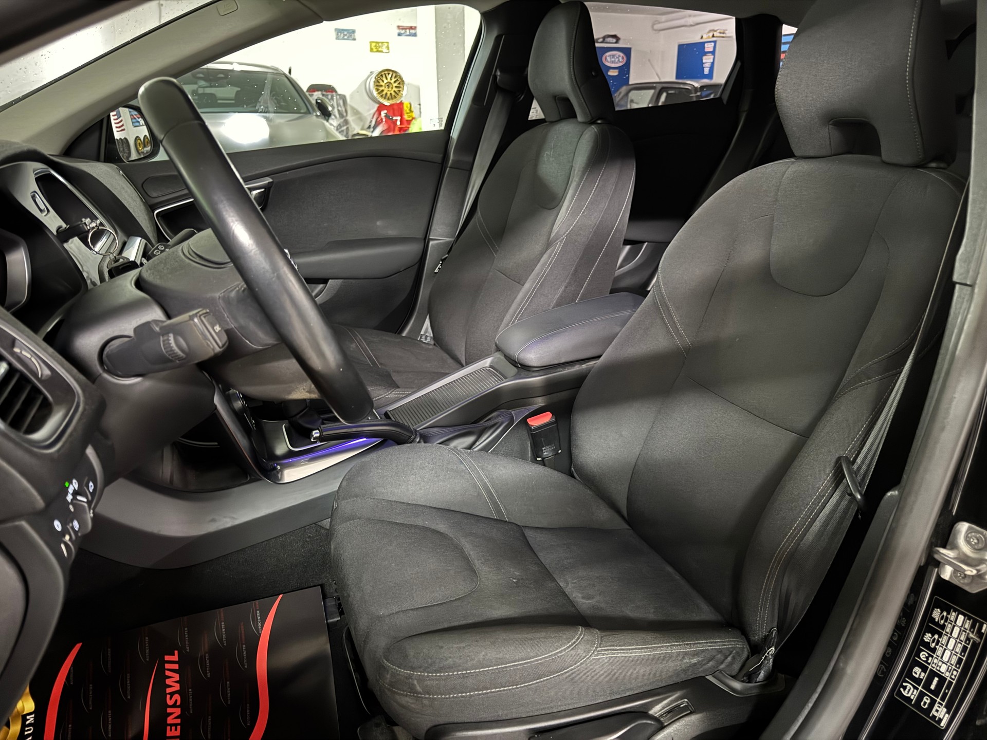 VOLVO V40 Cross Country T4 2.0 AWD Momentum Geartronic-image-9