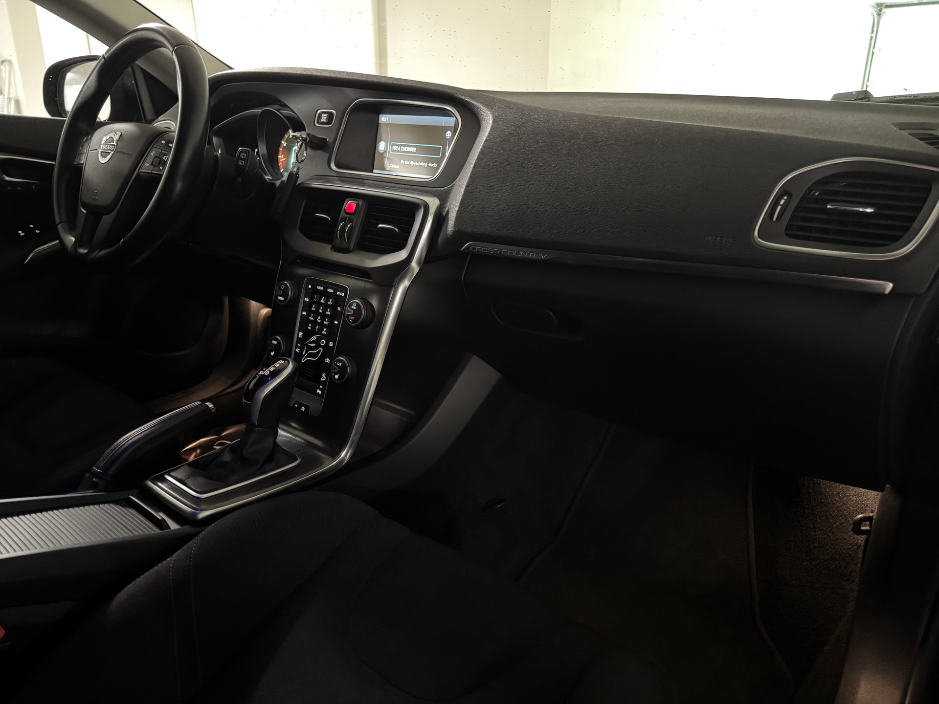 VOLVO V40 Cross Country T4 2.0 AWD Momentum Geartronic-image-12