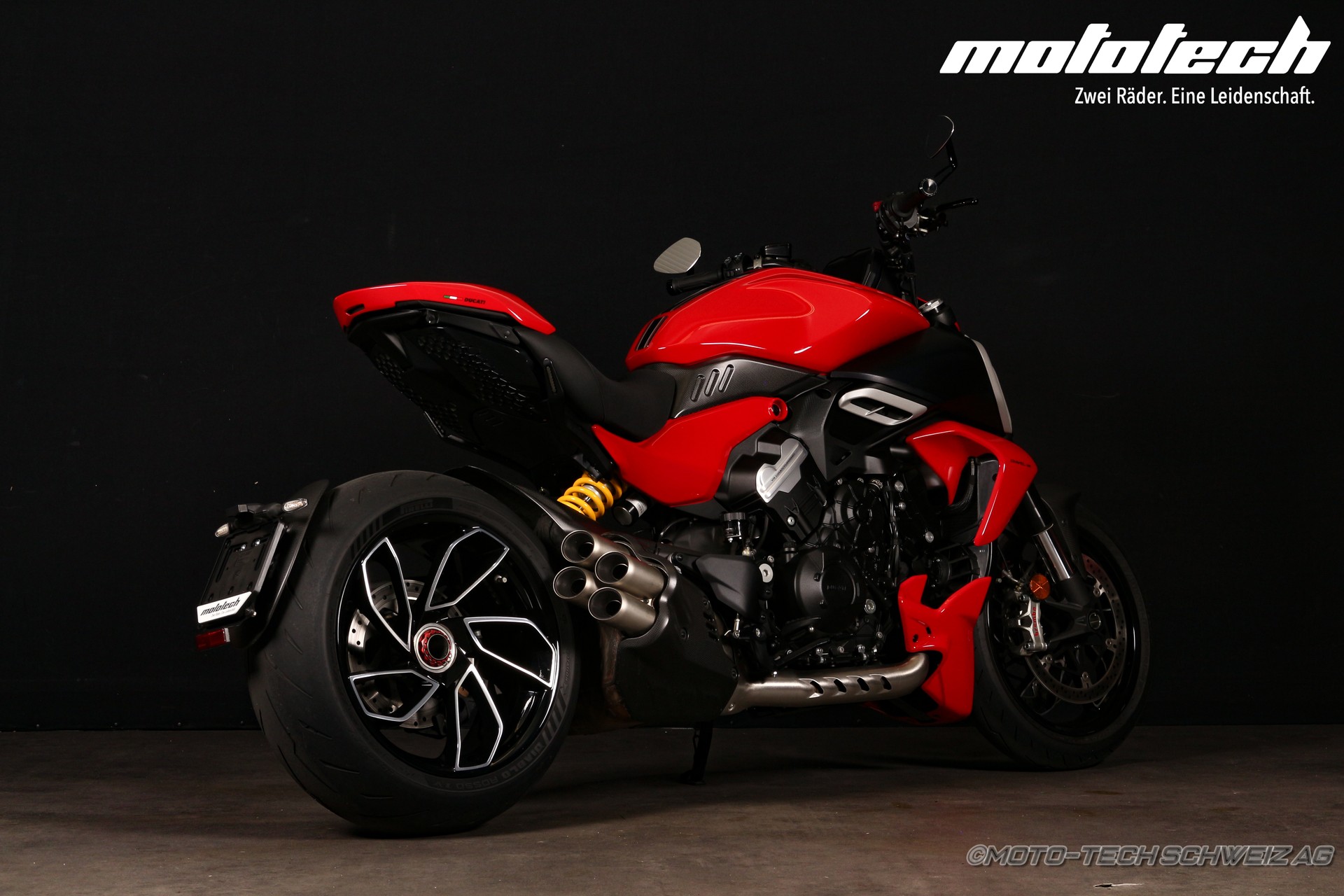 DUCATI Diavel V4-showroom-element-1