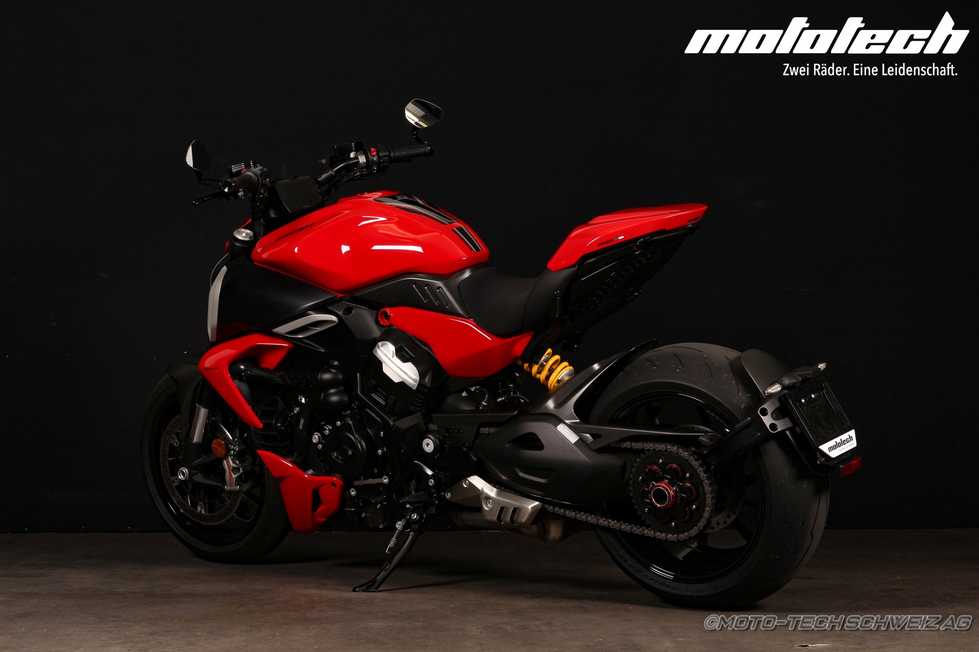 DUCATI Diavel V4-showroom-element-2