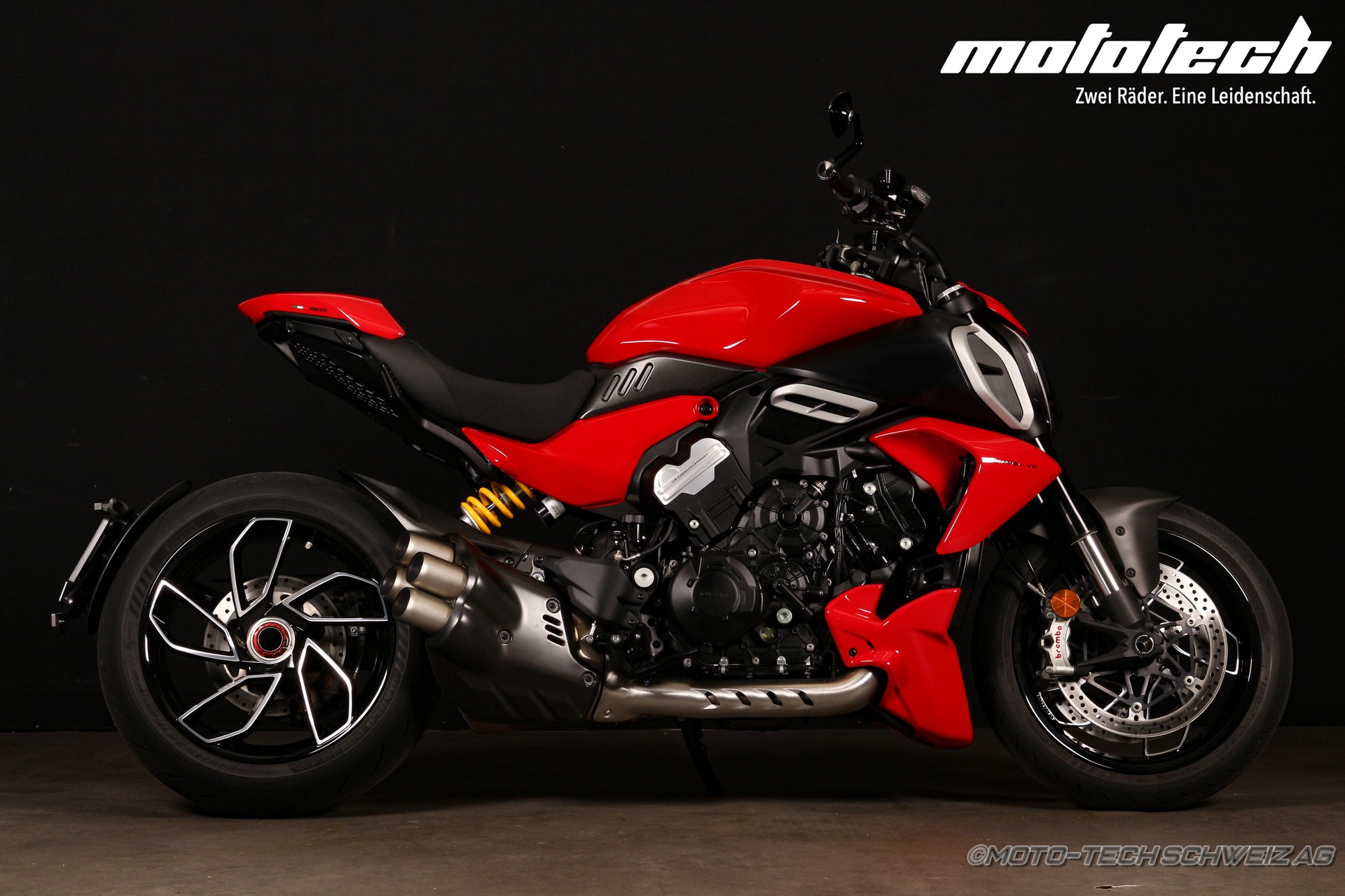 DUCATI Diavel V4